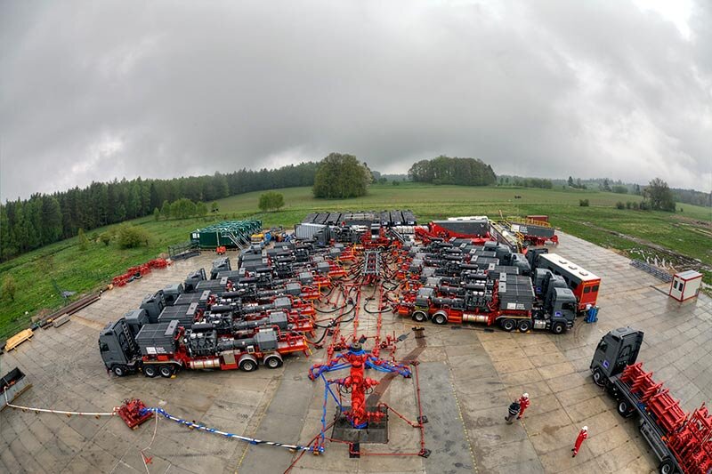 Zestaw do szczelinowania hydraulicznego oraz instalacja do gromadzenia i odbioru płynów z odwiertu