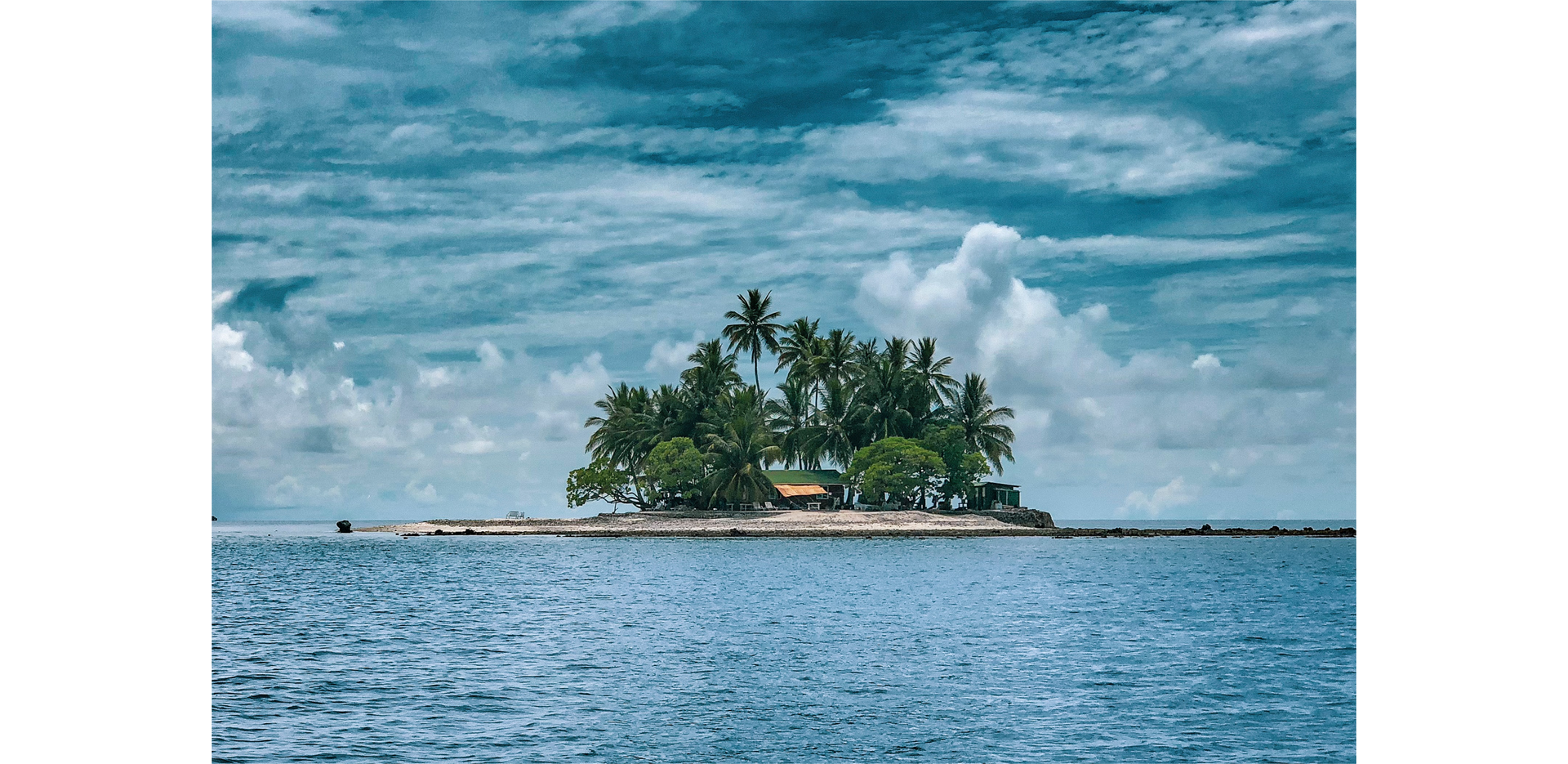 Zdjęcie przedstawia wyspę.