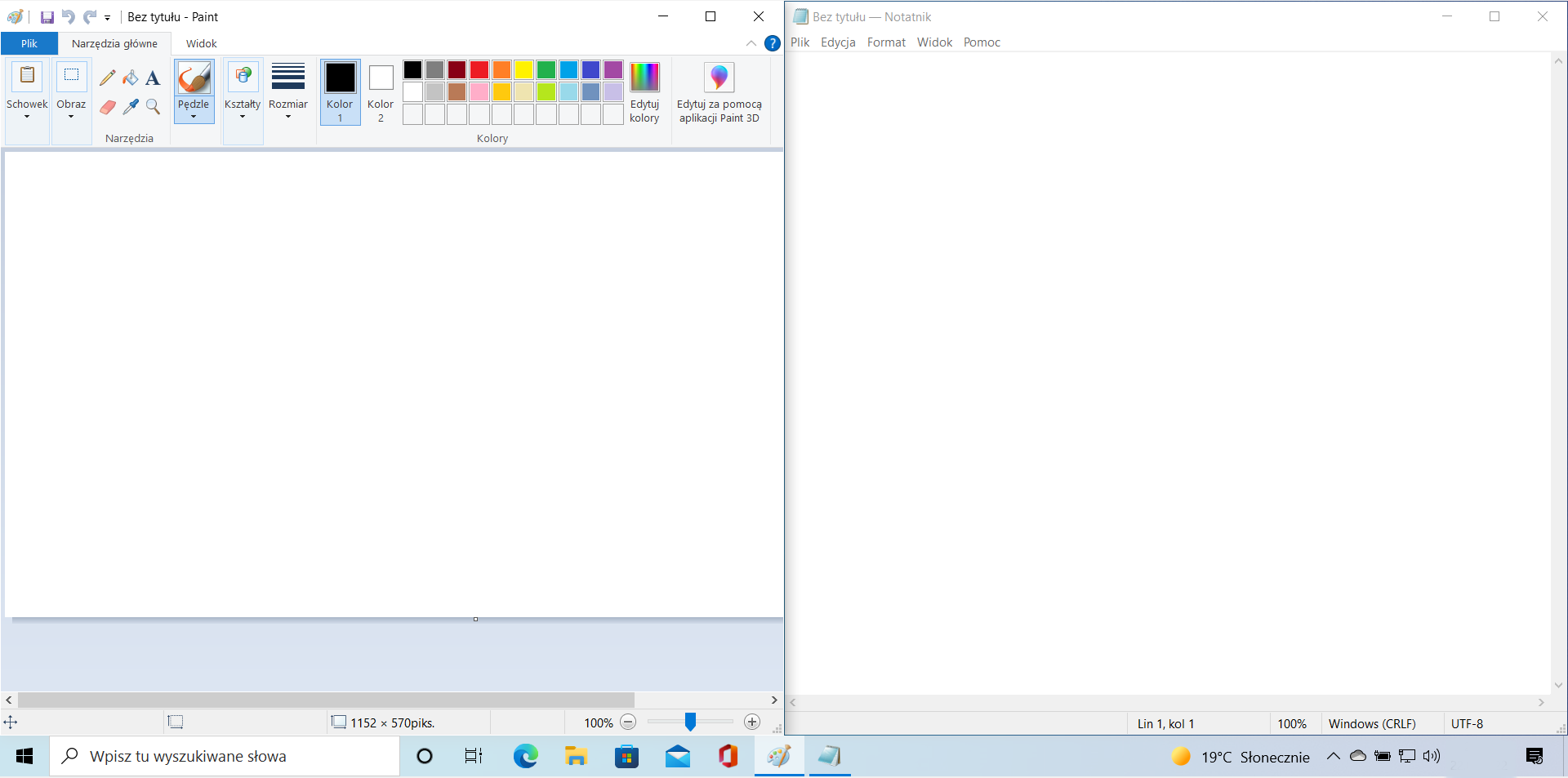 Ilustracja przedstawia pulpit systemu Windows 10, otwarte są dwa okna: Paint oraz notatnik. Paint znajduje się po lewej stronie ekranu, notatnik po prawej.