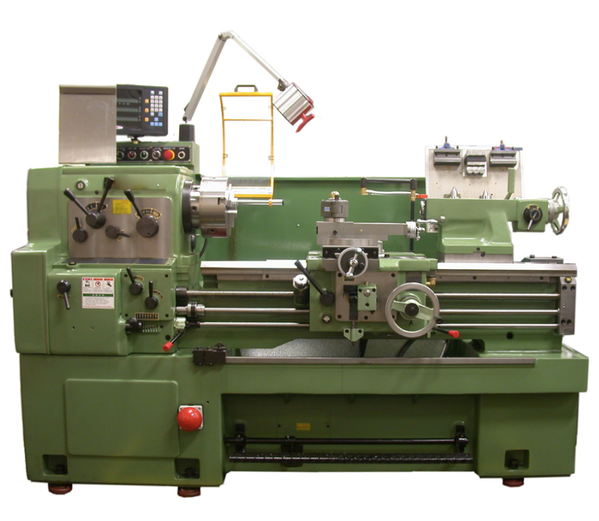 Ilustracja przedstawia tokarkę. To masywna, stalowa maszyna z długim wałkiem pociągowym i śrubą pociągową, po których posuwa się łoże tokarki z suportem narzędziowym, imakiem nożowym i skrzynką suportową.