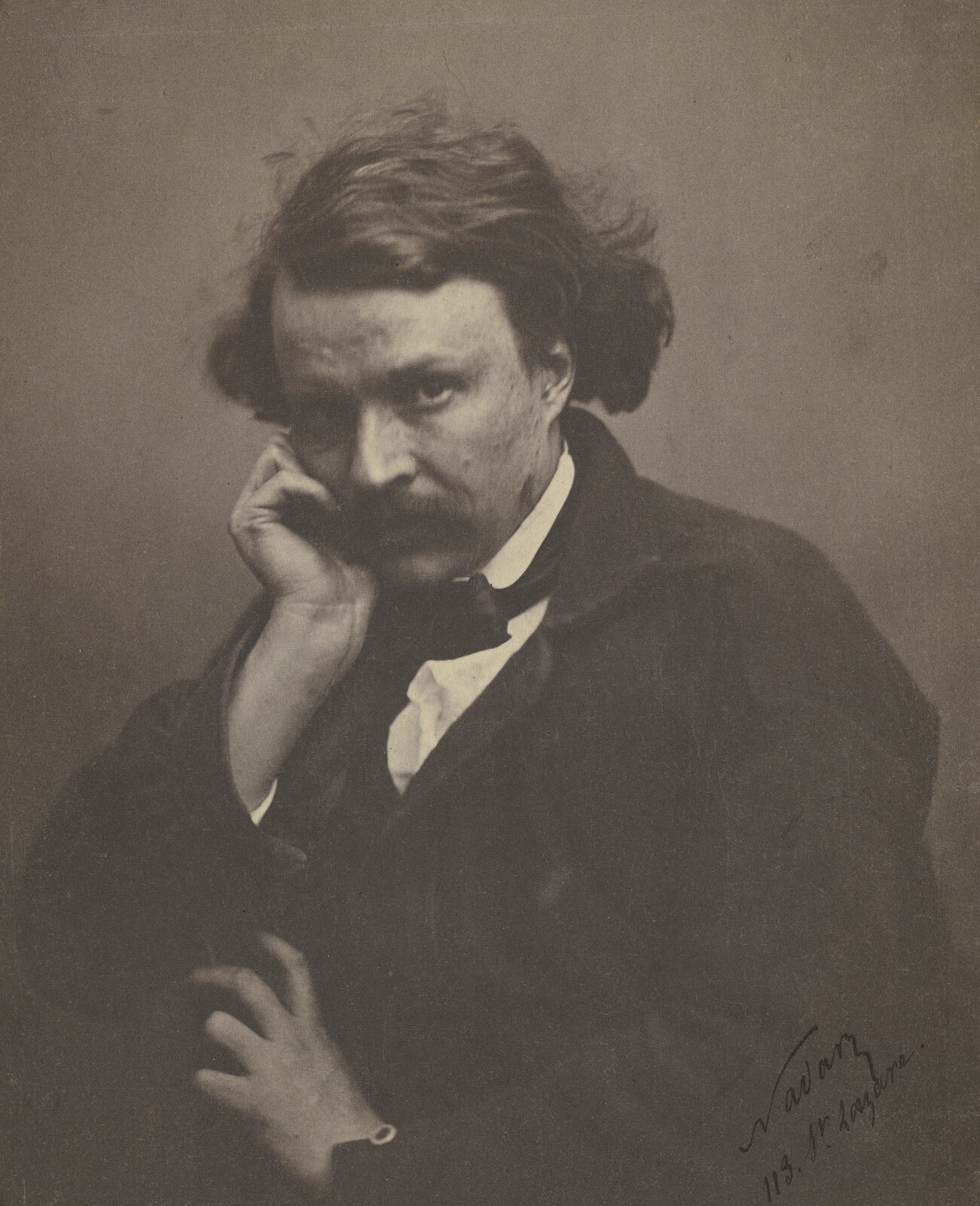 Autoportret Źródło: Nadar, Autoportret, 1854–1855, fotografia, J. Paul Getty Museum, Los Angeles, domena publiczna.