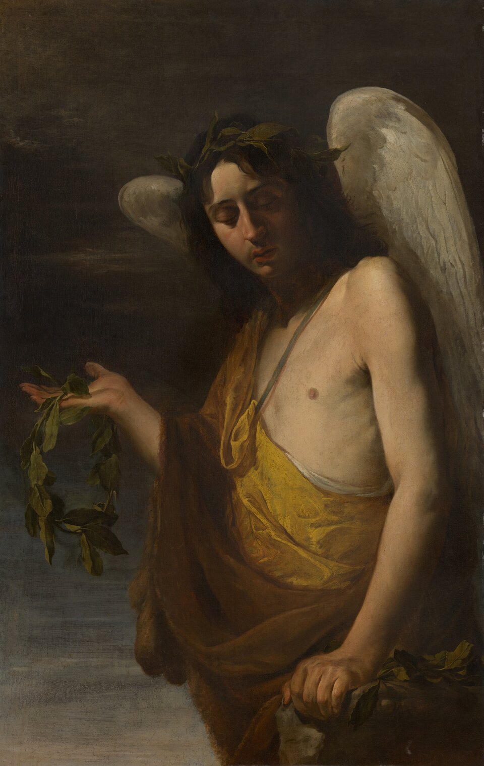 Obraz przedstawia uskrzydloną postać. Jest to mężczyzna ukazany od bioder w górę. Mężczyzna jest skierowany w lewą stronę. Pochyla głowę udekorowaną koroną z liści. Jego twarz jest owalna. Ma gładkie czoło. Jego brwi są cienkie i ciemne. Powieki opuszczone. Mężczyzna ma prosty nos i wydatne usta. Przez jego prawe ramię przewieszona jest lśniąca tkanina. W prawej dłoni mężczyzna trzyma drugą koronę zaplecioną z liści. W tle ciemne niebo.