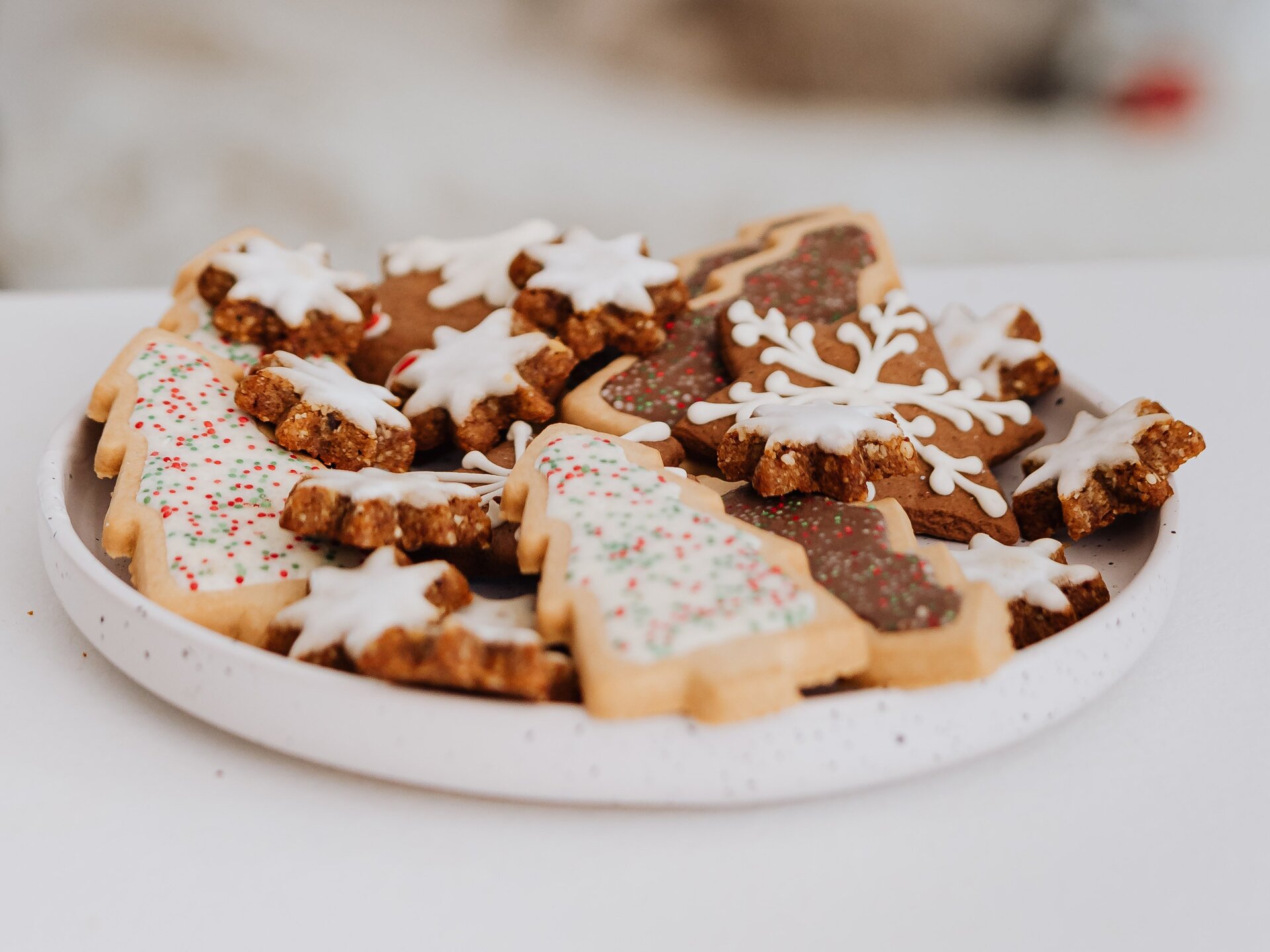 Na ilustracji znajdują się dwadzieścia dwa ciastka.