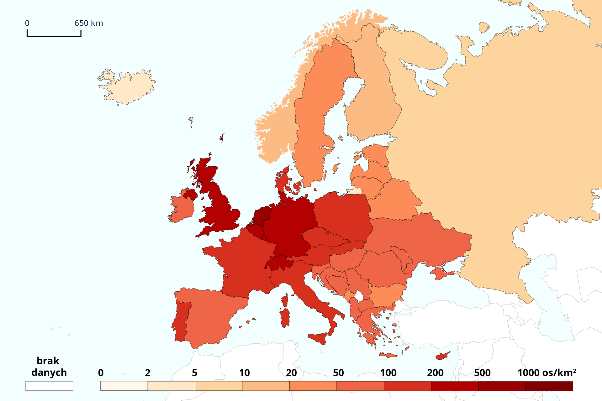 Mapa z gęstością zaludnienia Europy w 2050 roku. U dołu legenda z oznaczeniami użytych kolorów dla poszczególnych przedziałów wartości wyrażonych w metrach na osobę. Państwa mieszczące się w podanych przedziałach. 
Od 2 do 5: Islandia; 
Od 5 do 10: Rosja; 
Od 10 do 20: Norwegia, Finlandia; 
Od 20 do 50: Szwecja, Litwa, Łotwa, Estonia, Białoruś, Czarnogóra, Bułgaria; 
Od 50 do 100: Irlandia, Hiszpania, Chorwacja, Słowenia, Bośnia i Hercegowina, Serbia, Węgry, Bułgaria, Mołdawia, Ukraina, Albania, Macedonia Północna, Grecja;
Od 100 do 200: Dania, Polska, Czechy, Słowacja, Austria, Francja, Włochy, Cypr, Portugalia;
Od 200 do 500: Wielka Brytania, Niemcy, Belgia, Luksemburg, Szwajcaria;
Od 500 do 1000: Holandia.