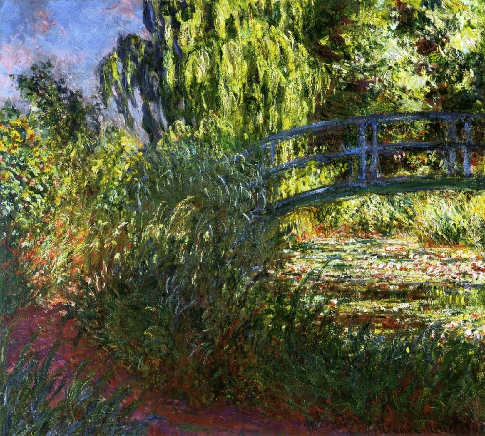 Dzieło autorstwa Claude'a Monet, pod tytułem: „Most Japoński” lub „Staw Lilii Wodnej i Ścieżka Nad Wodą”. Na obrazie przedstawiono czerwoną ścieżkę, biegnącą wzdłuż stawu. Na stawie znajdują się lilie wodne. Tuż nad nimi przedstawiono zielony mostek. Wokół stawu znajdują się zielone trawy oraz liście. Za stawem, na drugim planie obraz znajdują się drzewa.