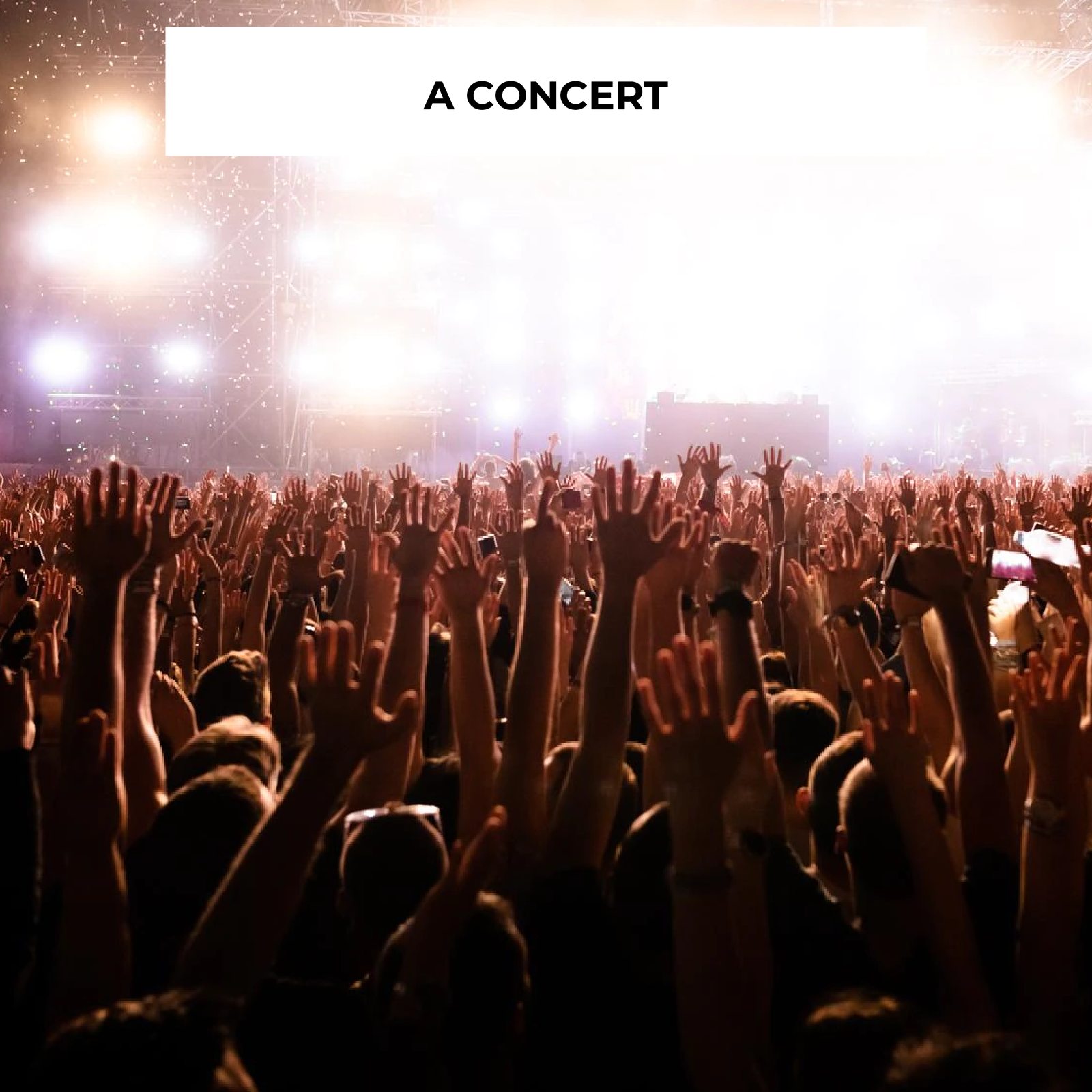 Zdjęcie przedstawia osoby znajdujące się na koncercie. Scenę oświetlają lampy a tłum ma uniesione do góry ręce. Widoczny jest napis A CONCERT. 