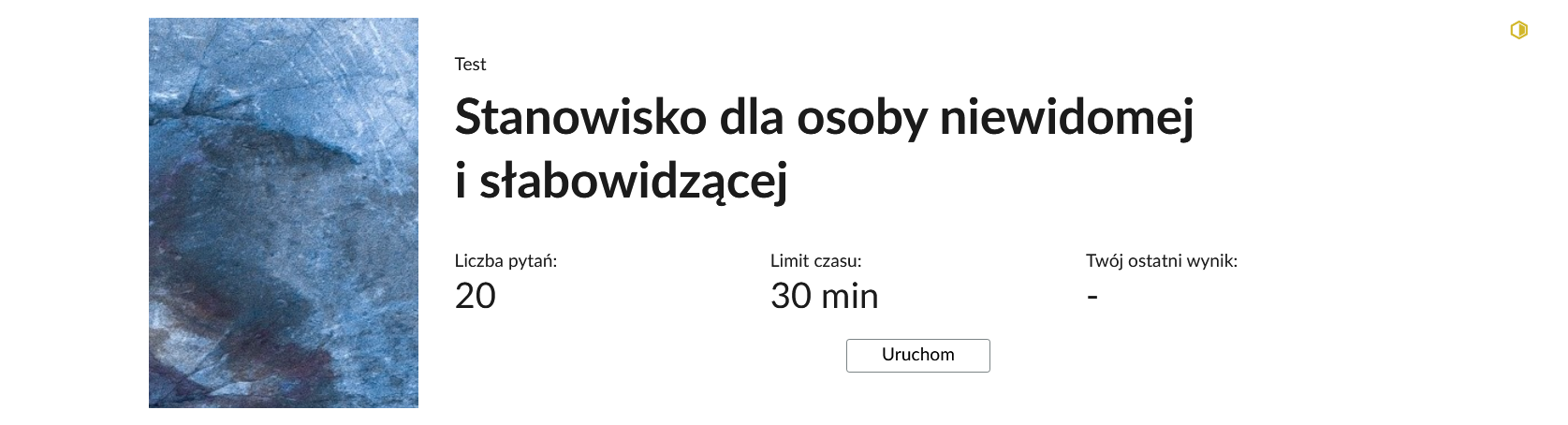 Grafika przedstawia przykładowy wygląd panelu testu. Składa się on z tytułu testu: "Stanowisko dla osoby niewidomej i słabowidzącej", informacji o liczbie pytań, czasie, w którym należy rozwiązać test, oraz o ostatnim uzyskanym wyniku. Poniżej widać przycisk "Uruchom".