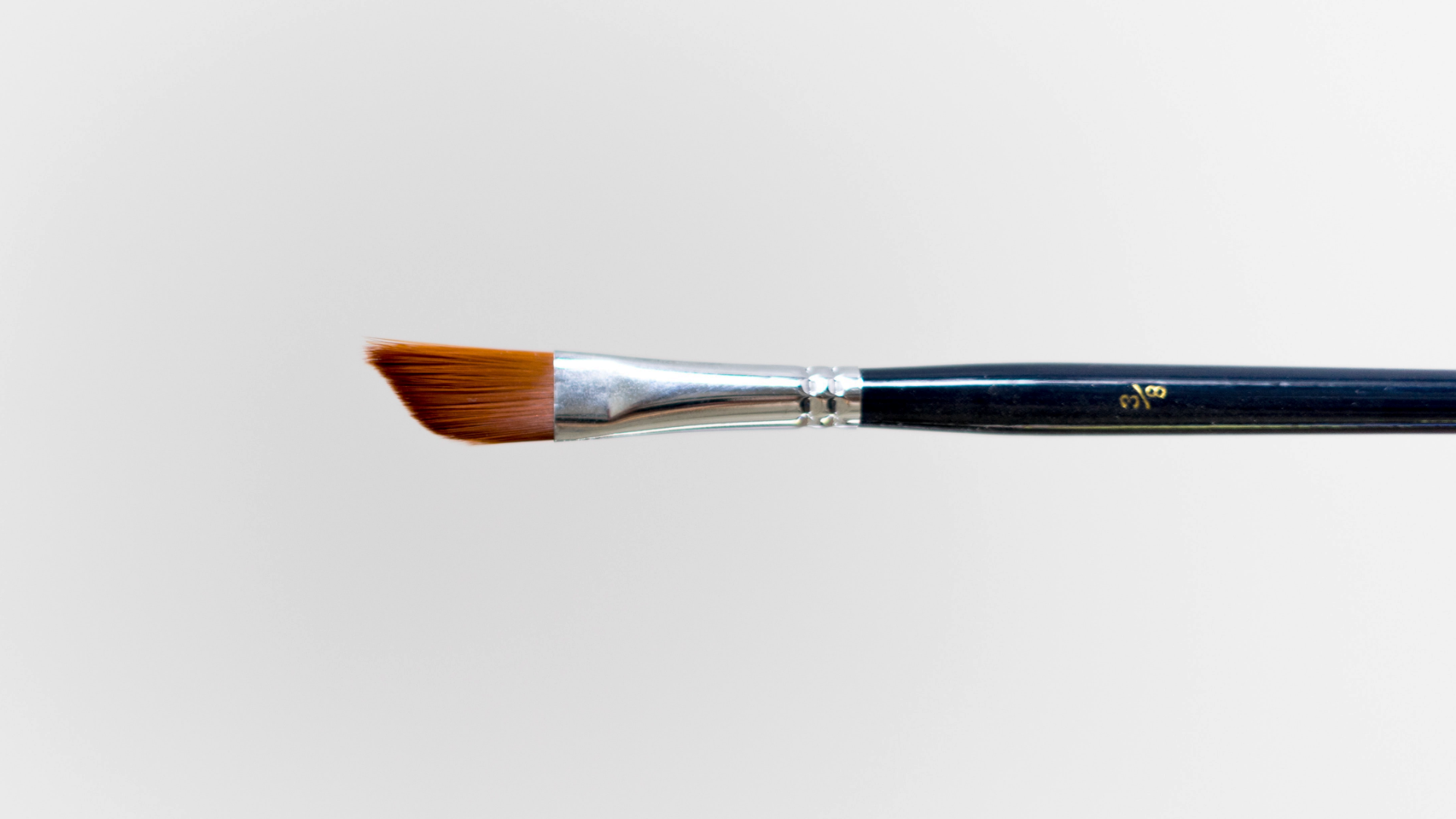 Zdjęcie przedstawia pędzel.