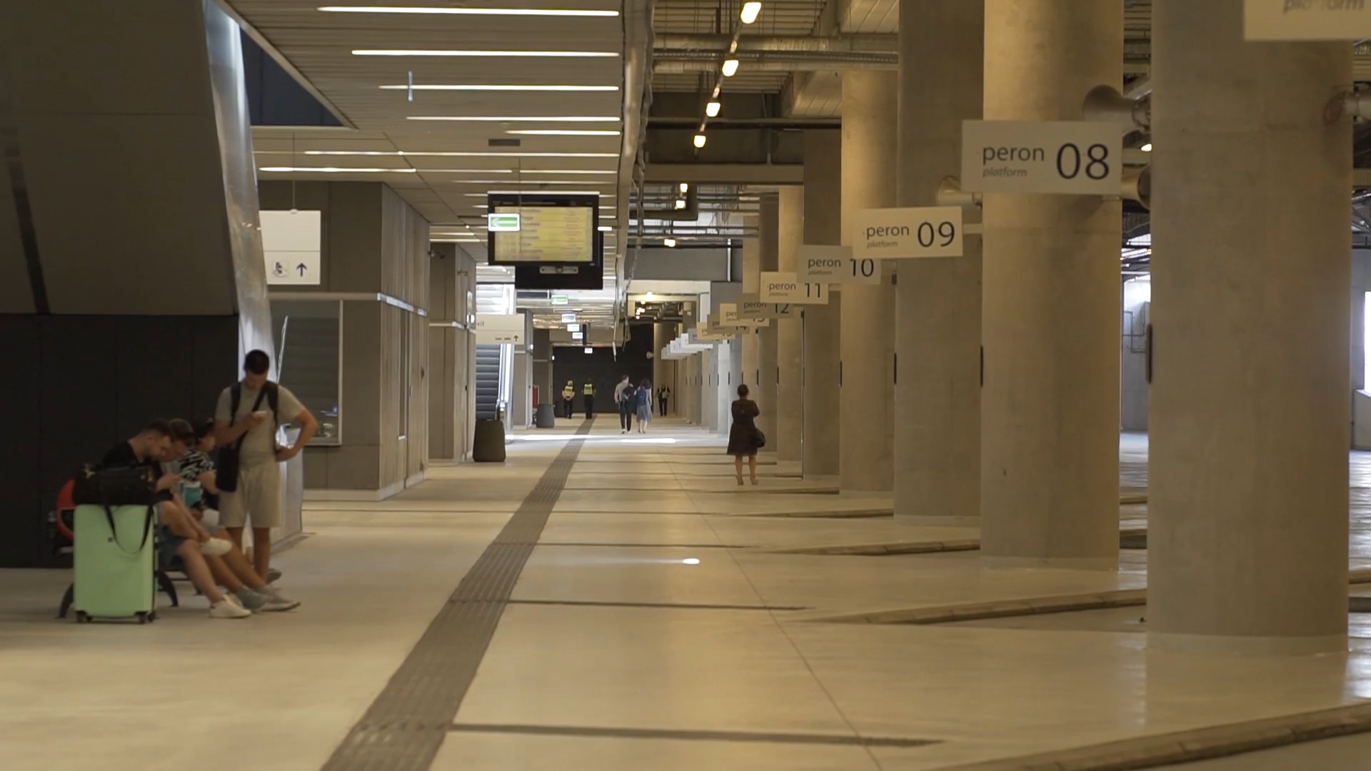 Zdjęcie przedstawia zintegrowany węzeł przesiadkowy.