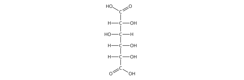 Ilustracja przedstawia wzór strukturalny kwasu dikarboksylowego. To cząsteczka kwasu glukarowego o następującej strukturze w projekcji Fischera: grupa C O O H połączona z pionową linią skierowaną do dołu, która symbolizuje łańcuch węglowy i na końcu łączy się z grupą C O O H. Wspomnianą linię przecinają cztery krótkie poziome, prostopadłe linie. Po prawej stronie linii od góry kolejno podstawniki: O H, H, O H  oraz O H. Po lewej stronie od góry podstawniki H, O H, H oraz H.
