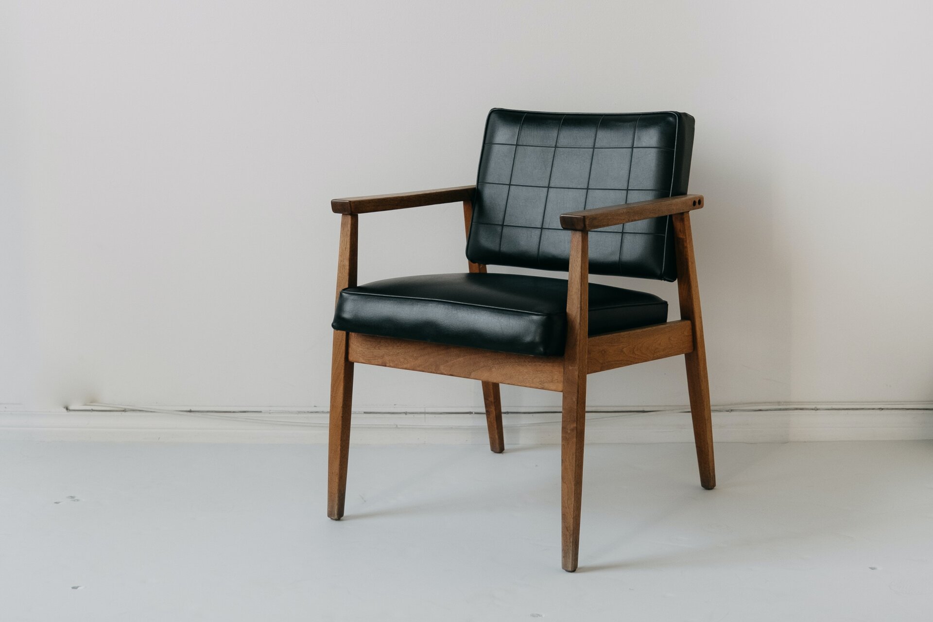 Ilustracja przedstawia fotel.