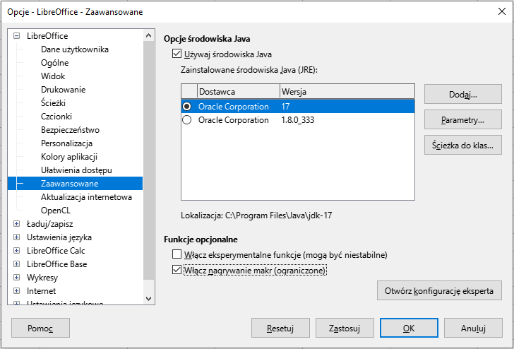 Ilustracja przedstawia okno dialogowe o nazwie Opcje - LibreOffice - Zaawansowane. Z listy po lewej stronie okna wybrano Zaawansowane, po prawej stronie Zaznaczono: Używaj środowiska Java, następnie wybrano Oracle Corsporation wersja 17. Zaznaczono: Włącz nagrywanie makr (ograniczone). Zastosowano przycisk OK.  