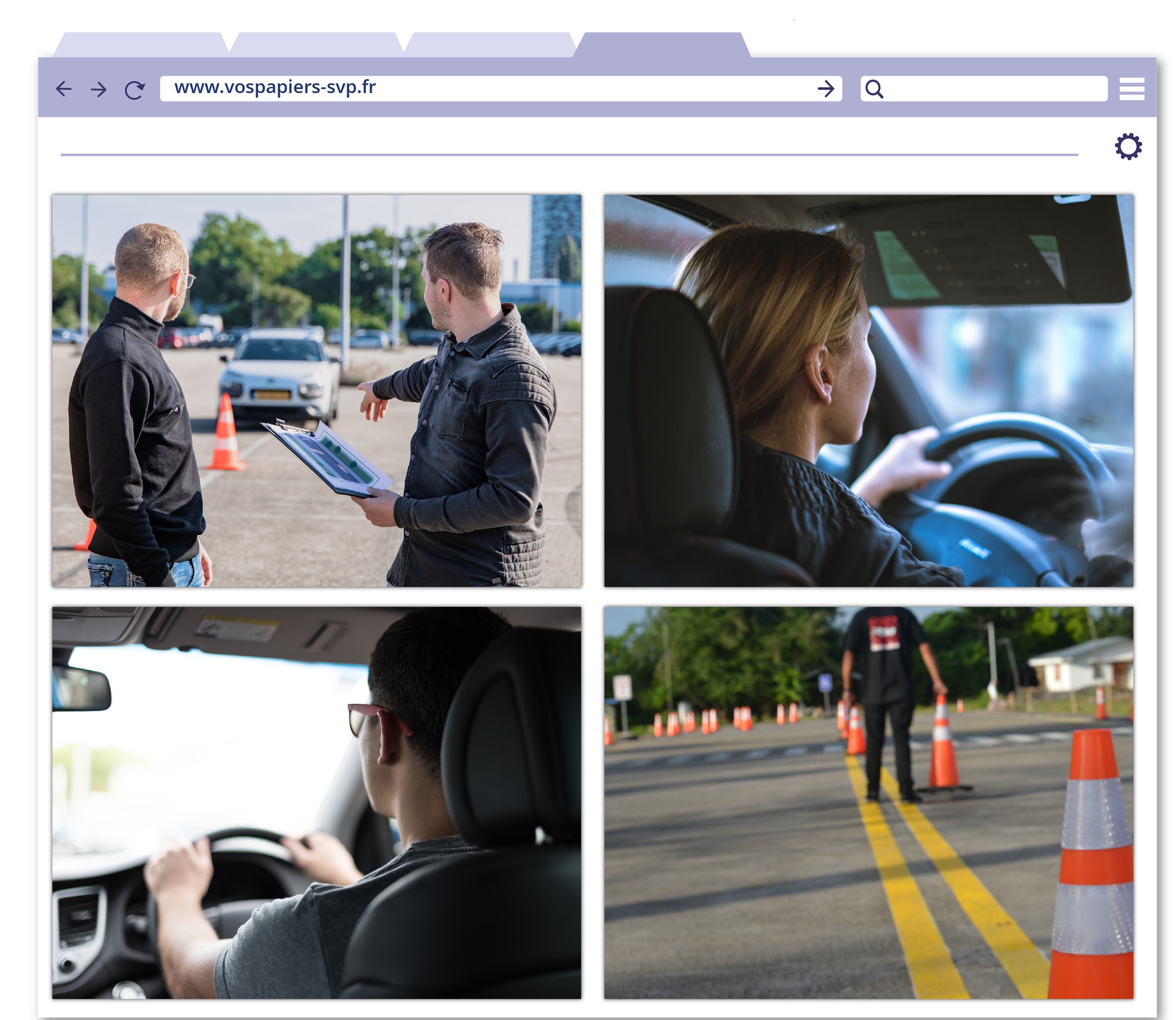 Ilustracja w formie strony internetowej o adresie www.vospapiers‑svp.fr zawiera cztery zdjęcia. Pierwsze przedstawia dwóch mężczyzn stojących na placu manewrowych. Na drugim jest kobieta siedząca za kierownicą. Na trzecim mężczyzna siedzący za kierownicą. Ostatnie zdjęcie przedstawia osobę ustawiającą słupki na placu manewrowym.