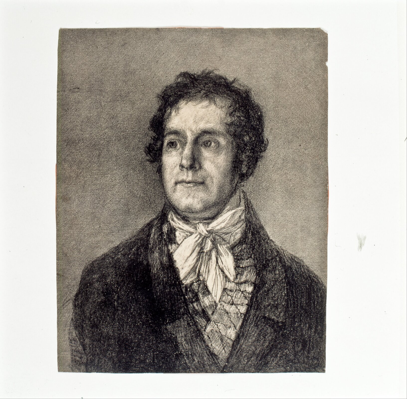 lustracja przedstawia czarno‑biały portret mężczyzny w średnim wieku, ubranego w ciemny płaszcz, kamizelkę oraz białą koszulę. Pod brodą zawiązany ma biały halsztuk (rodzaj chusty). Delikatnie uśmiechnięta postać o krótkich, kręconych włosach, spogląda w lewą stronę. Grafika wykonana jest na szarym papierze za pomocą drobnych, ciemnych kresek. Jasne partie ubioru oraz światło, układające się na twarzy modela zostały podkreślone za pomocą białej farby drukarskiej. Dzieło skomponowane jest statycznie, postać znajduje się w jego centrum.