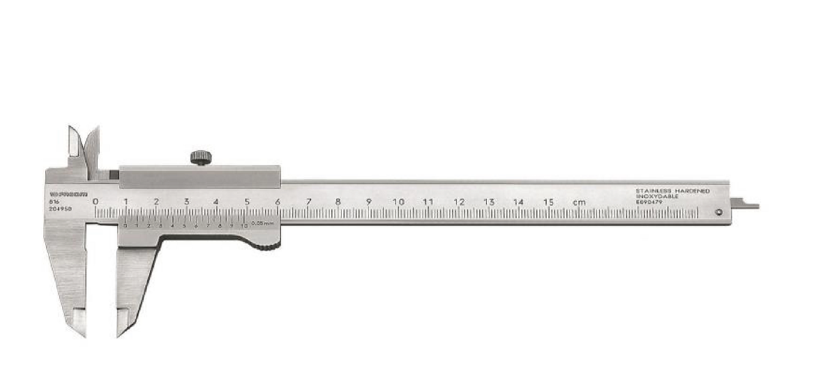 Ilustracja przedstawia urządzenie. To suwmiarka. Jest ona zbudowana z wąskiej, podłużnej prowadnicy ze skalą pomiarową i przesuwanego suwaka. Na jednym z końców znajdują się dwie szczęki służące do pomiaru.