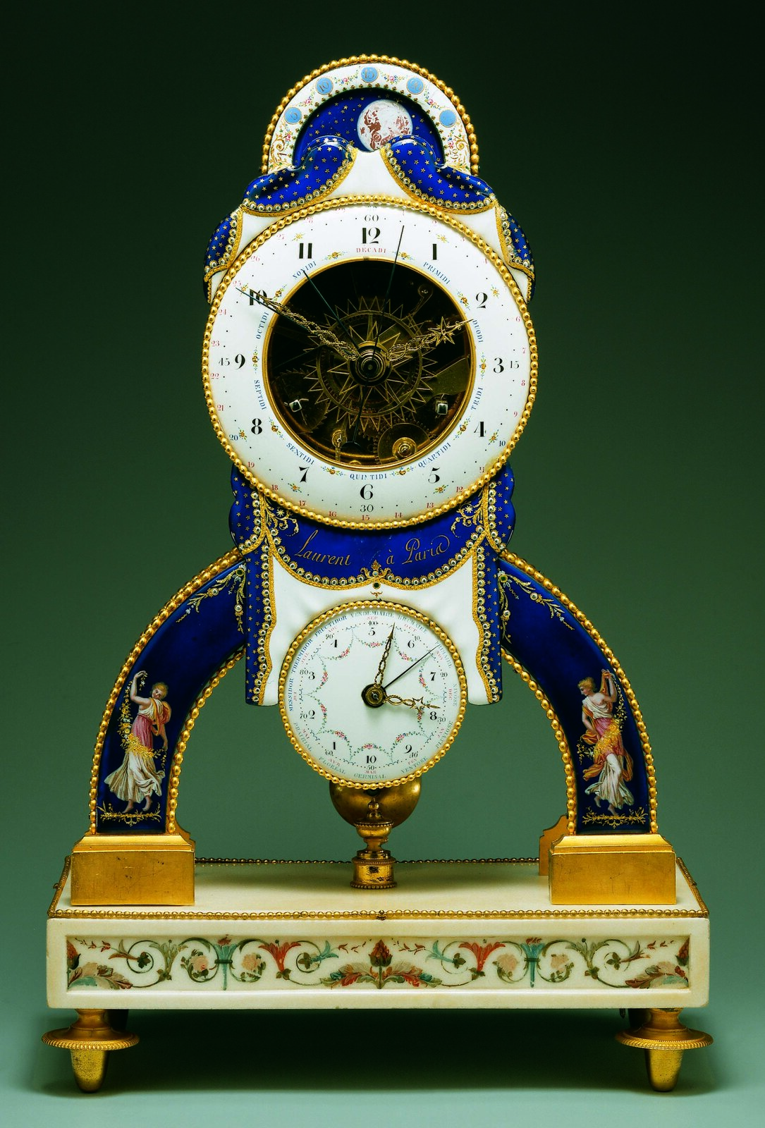 Zdjęcie osiemnastowiecznego  francuskiego zegara wskazówkowego  z 2 tarczami - górną i dolną z tarczą do mierzenia czasu  w systemie dziesiątkowym.

