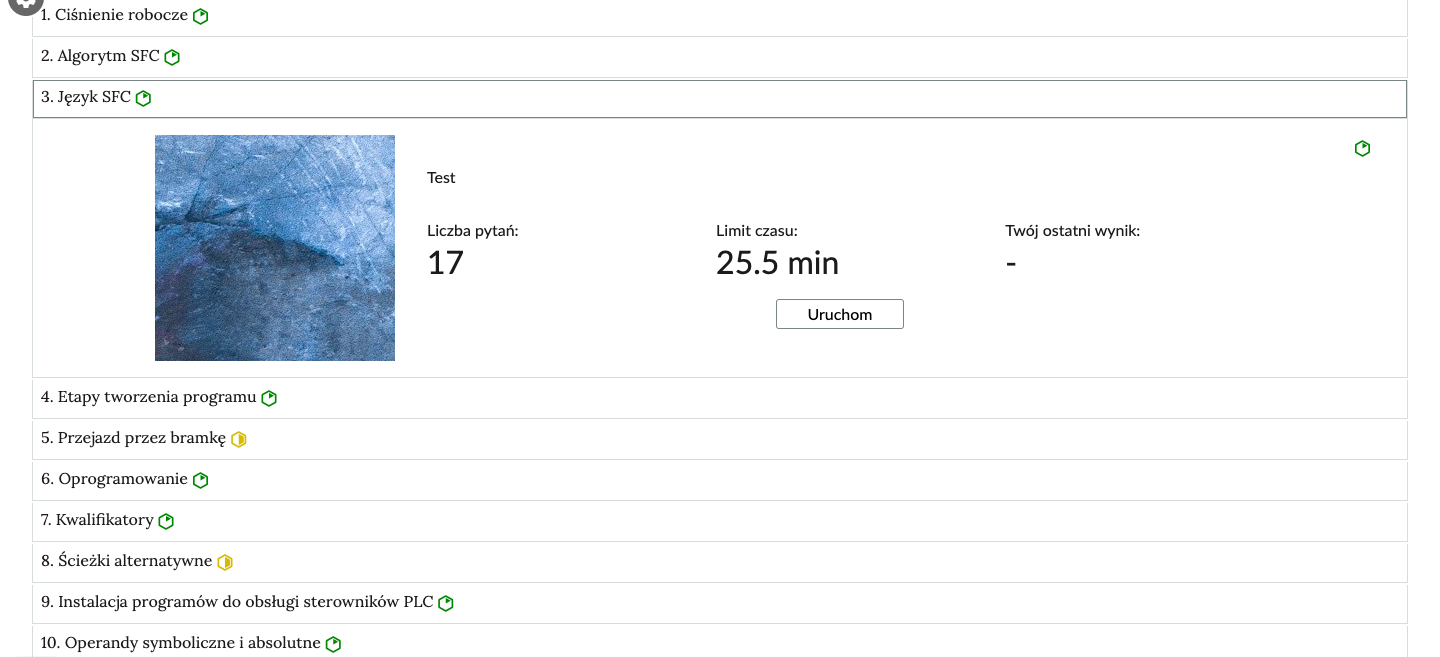 Przykładowy widok zadania. Jest to test. Po prawej stronie widzimy grafikę startową. Obok informacje o liczbie pytań, limicie czasu oraz ostatnim wyniku. Niżej klawisz: Uruchom.
