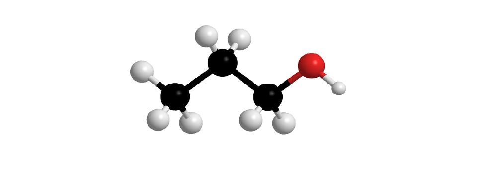 Ilustracja przedstawia model kulkowy cząsteczki propan–jeden–olu. Czarna kulka to węgiel, biała to wodór, czerwona to tlen. Cząsteczka składa się z jednego atomu węgla, połączonego z trzema atomami wodoru, i kolejnym atomem węgla, który łączy się z dwoma atomami wodoru i jednym atomem tlenu. Atom tlenu z kolei wiąże się z atomem wodoru tworzą grupę hydroksylową. Atomy węgla tworzą zygzak.
