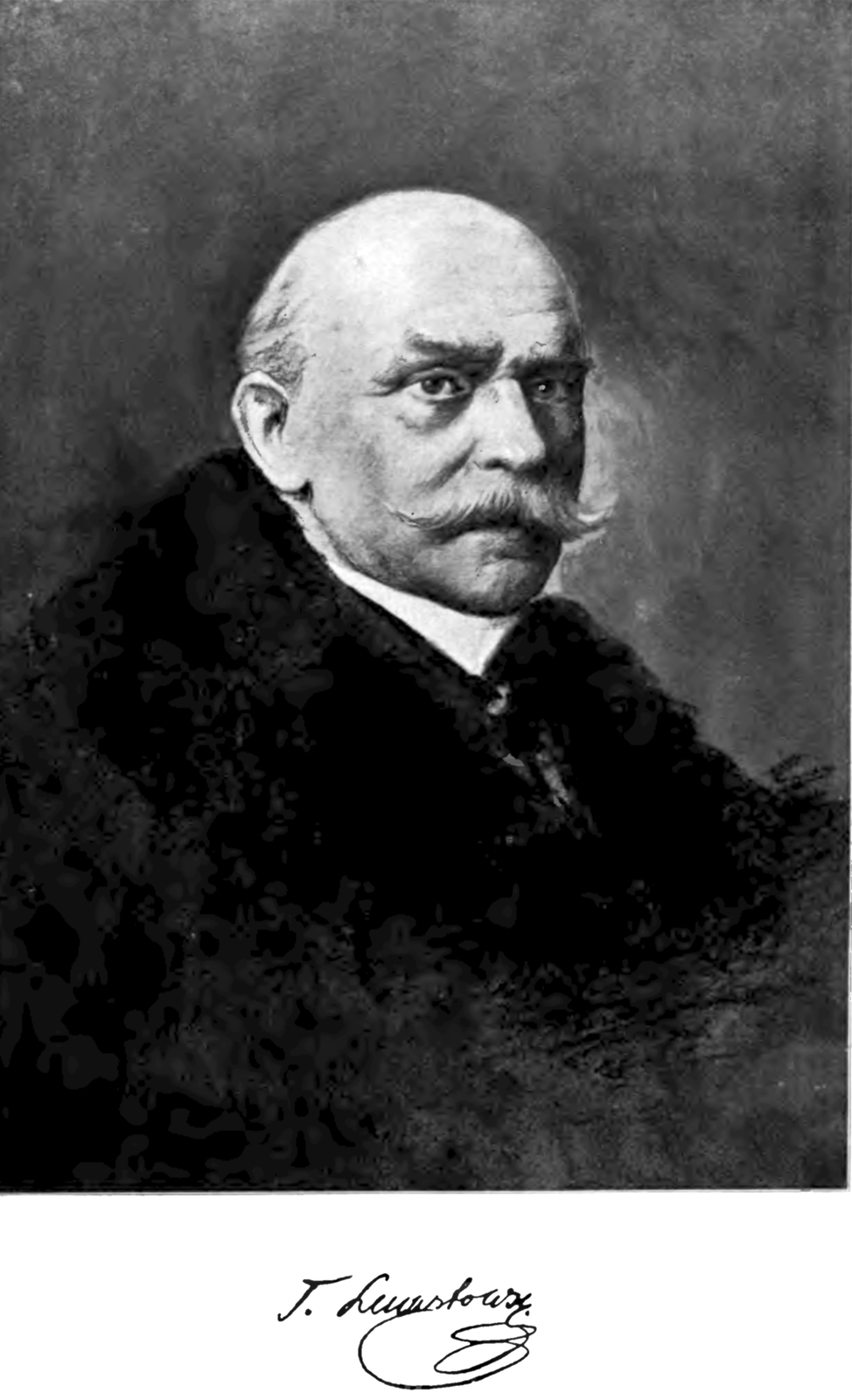 Obraz przedstawia łysego mężczyznę o bystrym spojrzeniu. Ma bujne brwi i wąs. Jego twarz jest owalna. Ubrany jest w ciemny płaszcz z wystającym spod niego białym kołnierzem koszuli. Pod wizerunkiem znajduje się odręczny podpis: "T. Lenartowicz".