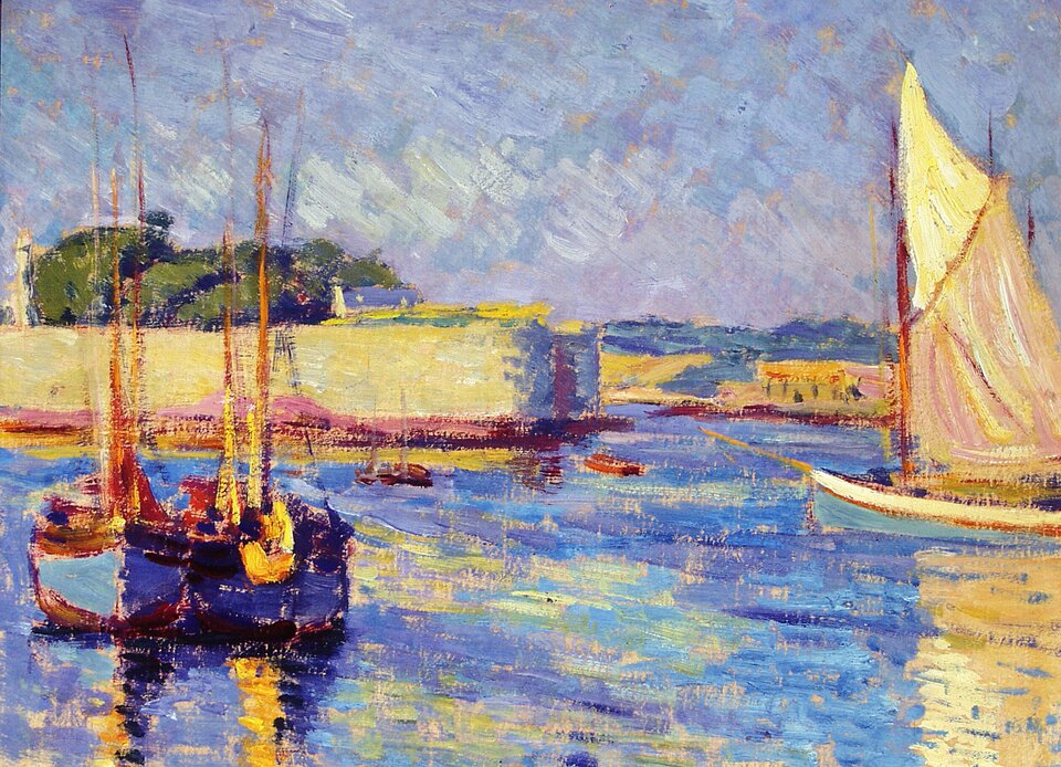 Ilustracja przedstawia obraz Józefa Pankiewicza pt. „Port w Concarneau”. Na obrazie znajduje się port w Concarneau. W porcie znajduje się kilka łódek.