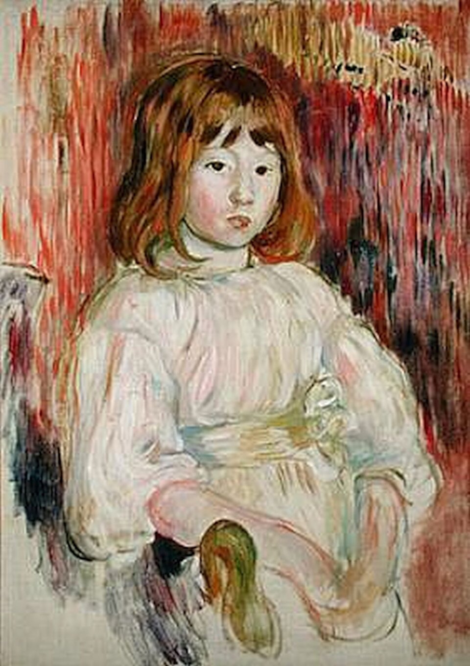 Ilustracja przedstawia obraz pt. „Mała  Marcelle"          
 autorstwa Berthy Morisot.
Obraz przedstawia siedzącą dziewczynkę o brązowych włosach, ubraną w białą sukienkę.  Ukazana jest w sposób subtelny, wyraz twarzy wskazuje na zamyślenie, skupienie. Biel sukienki i ekspresyjne tło w tonacji ciemnych czerwieni, oraz dynamiczne pociągnięcia pędzla przypominające rysunkowe kreski budują ekspresję kompozycji. 