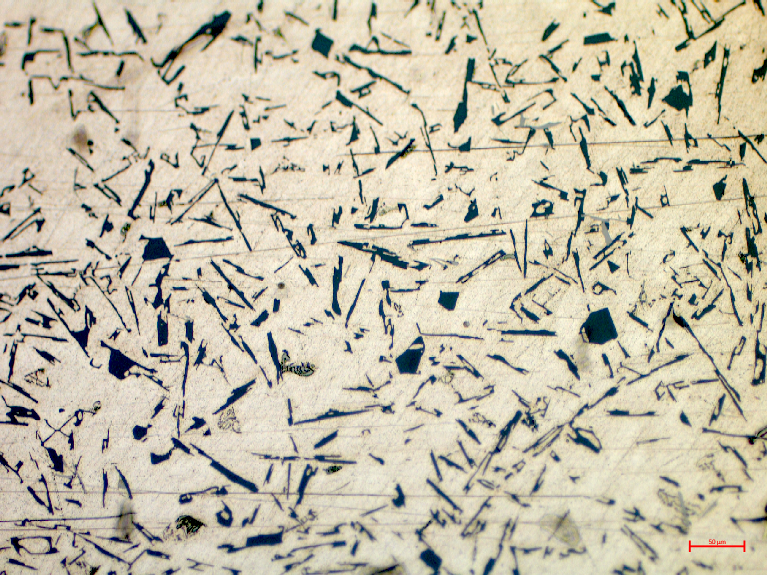 Mikrostruktura siluminu niemodyfikowanego AlSi11
Ciemna faza α na tle jasnej eutektyki α+Si. - powiększenie 50x