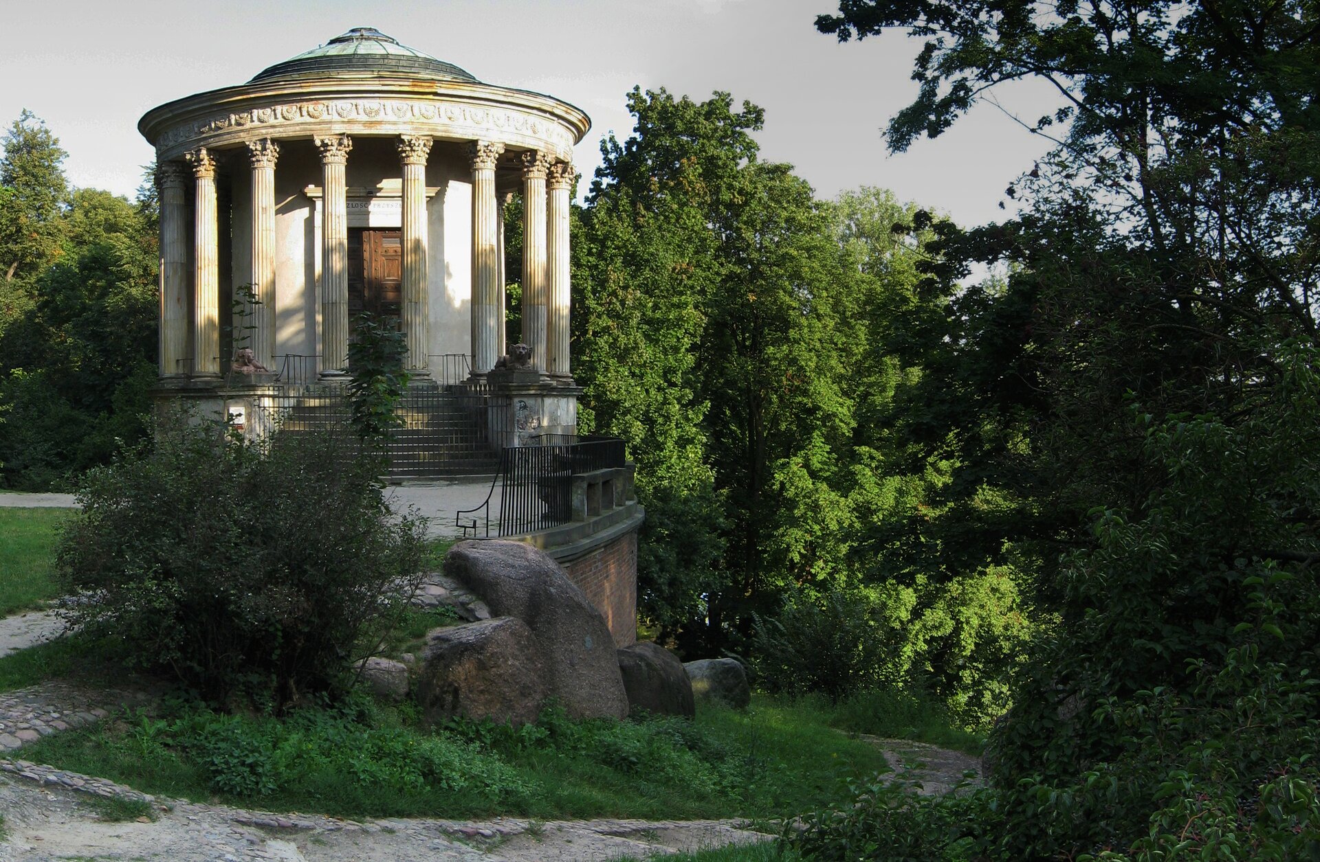 Świątynia Sybilli w Puławach Świątynia Sybilli w Puławach Źródło: Lukke (fot.) , Chrystian Piotr Aigner, 1798–1801, licencja: CC BY 3.0.