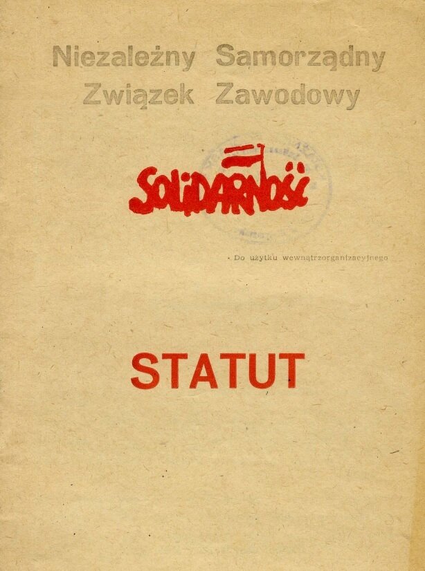 Ilustracja przedstawia okładkę Statutu Niezależnego Samorządnego Związku Zawodowego Solidarność. Do użytku wewnątrzorganizacyjnego.  