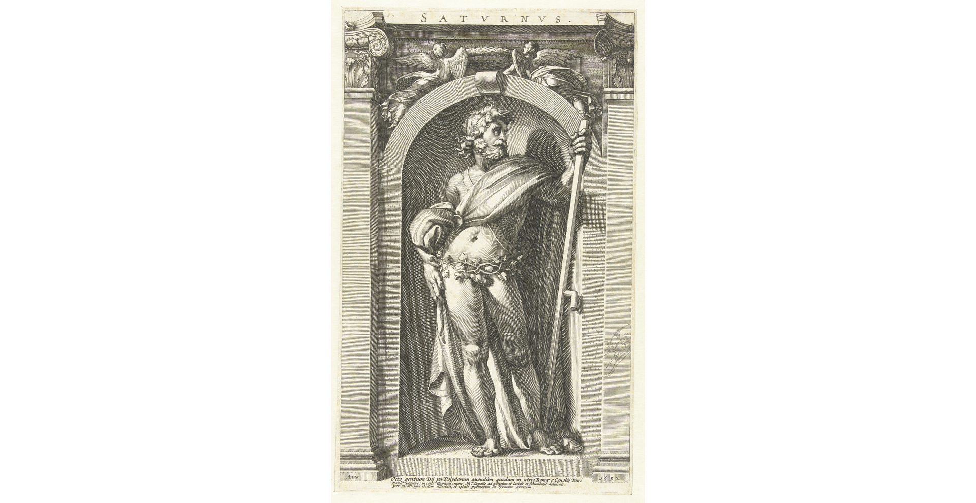 Zdjęcie przedstawia postać boga rolnictwa, zasiewów i czasu Saturna. Jest to półnagi, wysoki mężczyzna z brodą. Na ramionach ma przerzuconą pelerynę. peleryna okrywa jego ramię, a luźno puszczona z tyłu sięga do ziemi. Mężczyzna w ręku trzyma sierp.
