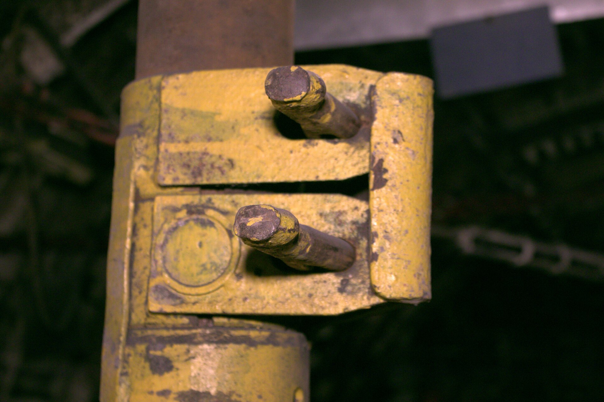 Zamek i kliny stojaka ciernego typu ,,Valent''