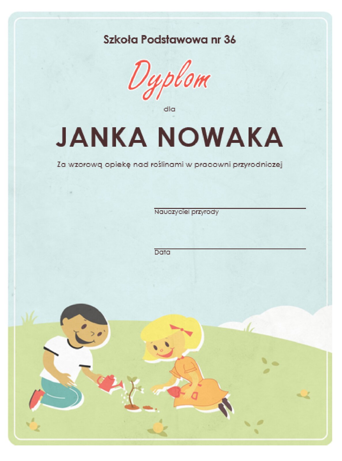 Zrzut przykładowego dyplomu utworzonego na podstawie szablonu. Dyplom przedstawia dwójkę dzieci na łące. Chłopiec i dziewczynka sadzą sadzonkę drzewka. Chłopiec w koszulce i jeansach podlewa sadzonkę, a dziewczynka w sukience z kokardką we włosach trzyma łopatkę. Na niebie nad nimi znajdują się uzupełnione teksty: "Szkoła Podstawowa nr 36. Dyplom dla Janka Nowaka Za wzorową opiekę nad roślinami w pracowni przyrodniczej" oraz miejsce na podpis dyrektora i datę. 