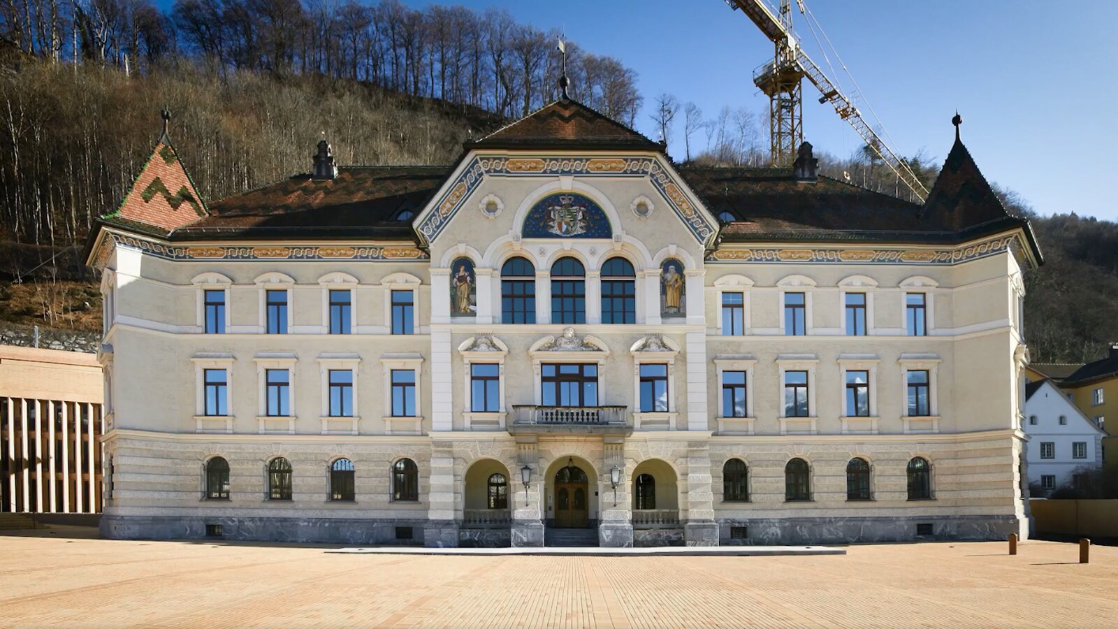 Ilustracja przedstawia siedzibę rządu Liechtensteinu.