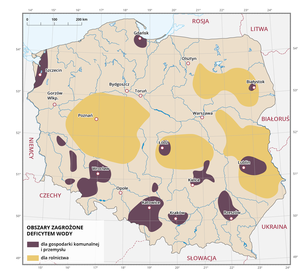 Mapa Polski przedstawia obszary zagrożone deficytem wody. Zagrożone deficytem wody dla gospodarki i przemysłu są liczne tereny na Dolnym Śląsku, okolice Wrocławia oraz tereny na południe od niego. Należy tu również Górny Śląsk wraz z zagłębiem górniczym oraz Kraków i jego okolice, a także Rzeszów i obszary na północ od tego miasta, teren na północ od Kielc, Lublin i tereny na wschód od niego, okolice Łodzi, Białegostoku, Szczecina oraz Gdańska. Zaznaczone są na mapie również obszary, które są zagrożone deficytem wody dla rolnictwa. Jest to większość Wielkopolski, łącznie z Poznaniem, obszary na południe od Bydgoszczy i Torunia, Białostocczyzna, południowo- wschodnia część Mazur i północny kraniec Mazowsza, okolice Łodzi i południowa część Mazowsza. We wschodniej Polsce jest to z kolei większość Lubelszczyzny oraz wschodnie Mazowsze.