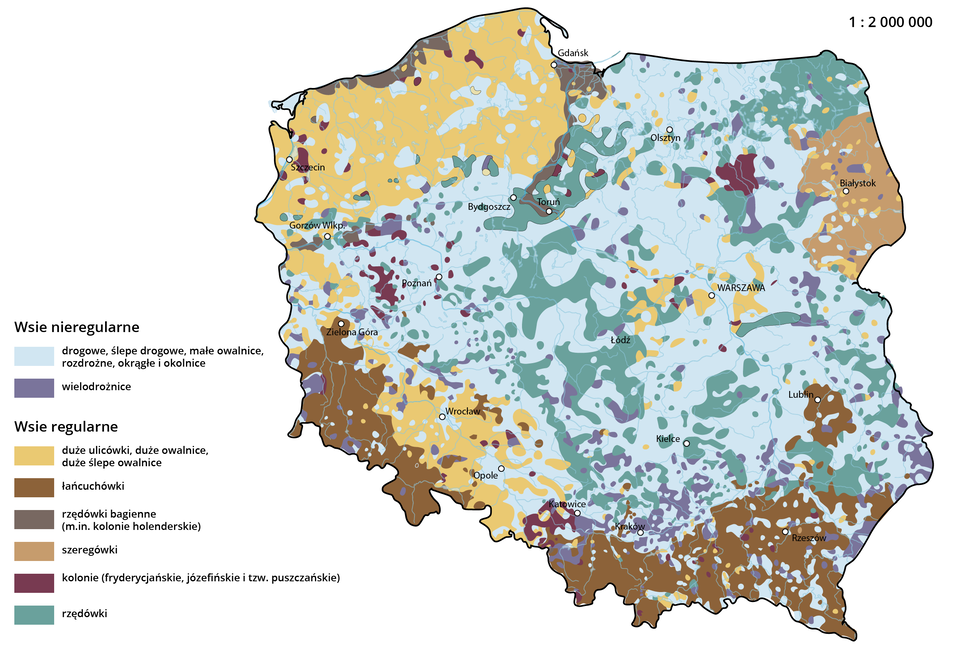 Na mapie Polski przedstawiono typy morfogenetyczne osiedli wiejskich. Na południu kraju oraz w części południowo‑zachodniej dominują łańcuchówki. W rejonie Wrocławia, Opola, w województwie pomorskim i zachodniopomorskim, gdzieniegdzie w okolicy Warszawy - duże ulicówki, duże owalnice, duże ślepe owalnice. Na przeważającym obszarze całego centralnego pasa Polski są wsie nieregularne - drogowe, ślepe drogowe, małe owalnice, rozdrożne, okrągłe i okolnice. W pasie biegnącym z południa na północ przez środek kraju oraz na północy województwa podlaskiego występują wsie regularne - rzędówki. Wzdłuż zachodniego wybrzeża Bałtyku i północnej części Wisły są rzędówki bagienne, między innymi kolonie holenderskie. Na znacznym obszarze wokół Białegostoku spotyka się szeregówki. Miejscami na południu kraju, nad obszarem łańcuchówek, na zachodzie i na wschodzie Polski można spotkać wsie nieregularne typu wielodrożnice. W rejonie Poznania, Katowic i na zachód od Białegostoku, a na południowy‑wschód od Olsztyna są kolnie - fryderycjańskie, józefińskie i tak zwane puszczańskie.         