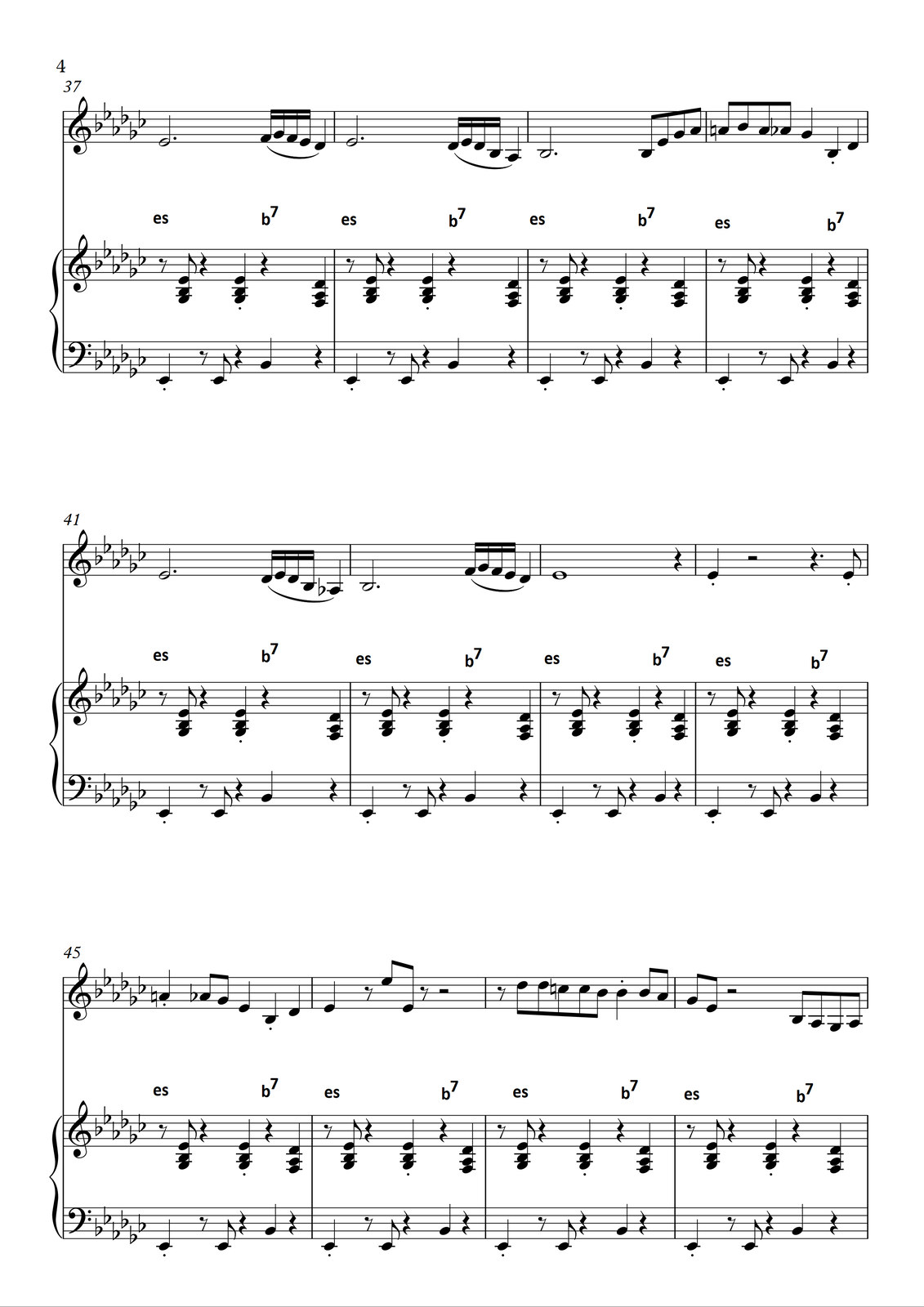 Take five” Grafika przedstawia partyturę utworu „Take five” autorstwaDave’a Brubecka”. Utwór jest napisany w tonacji Ges- dur. Partytura jest podzielona na dwie partie: instrumentu prowadzącego (w tym przypadku saksofonu altowego) oraz fortepianu. Wszystkie dźwięki znajdują się w obrębie oktaw od kontra do dwukreślnej; są zapisane w kluczu wiolinowym (saksofon) oraz wiolinowym i basowym (fortepian). W partii saksofonu na pierwsze dziewięć taktów zapisano pauzę generalną. W tym czasie gra wyłącznie fortepian. Na początku utworu zapisano złożony z dwóch akordów motyw: najpierw grany jest akord es‑moll, przez pierwsze trzy miary, a następnie akord b‑moll z septymą małą. W pierwszym takcie na pierwszą miarę w kluczu basowym w partii fortepianu grana jest ćwierćnuta es z artykulacją staccato . Następnie zapisano pauzę ósemkową, dalej ósemkę es. Na trzecią miarę zapisana jest pauza ćwierćnutowa, następnie na czwartą miarę ćwierćnuta b, a na miarę piątą ponownie pauza ćwierćnutowa. W kluczu wiolinowym w partii fortepianu na pierwszą miarę zapisana jest pauza ósemkowa, następnie ósemka‑trójdźwięk, złożona z dźwięków ges, b oraz es (tworząca akord es‑moll). Na drugą miarę zapisano pauzę ćwierćnutową, następnie na miarę trzecią zapisano taki sam trójdźwięk (g, b i es), ale jako ćwierćnutę z artykulacją staccato . Na miarę czwartą zapisano pauzę ćwierćnutową, natomiast na ostatnią, piątą miarę ćwierćnutę‑trójdźwięk, składającą się z dźwięków f, as oraz des (tworzący akord b‑moll z septymą małą). W pierwszych dwóch linijkach utworu, czyli w taktach od pierwszego do ósmego, grany na fortepianie motyw miejscami jest delikatnie zmieniany. W takcie drugim jedyną zmianą w stosunku do pierwszego jest zagranie w kluczu basowym na miarę trzecią pauzy ósemkowej (zamiast ćwierćnutowej) oraz dodatkowej ósemki es. Takt trzeci jest identyczny z pierwszym. W takcie czwartym zmieniony jest tylko grany na miarę trzecią trójdźwięk‑ćwierćnuta – tu grany jest tylko dwudźwięk, składający się z dźwięków ges oraz b (ale nadal z artykulacją staccato ). Takt piąty ponownie jest identyczny z pierwszym. W takcie szóstym jedyną zmianą w stosunku do pierwszego jest zagranie w kluczu wiolinowym na miarę raz i ósemki‑dwudźwięku (ges oraz b) zamiast trójdźwięku z dodatkowym es. Takt siódmy jest taki sam, jak takt pierwszy; takt ósmy jest identyczny z taktem czwartym, czyli zmieniony jest tylko grany na miarę trzecią trójdźwięk‑ćwierćnuta – tu grany jest tylko dwudźwięk, składający się z dźwięków ges oraz b (ale nadal z artykulacją staccato ). W kolejnej, trzeciej linijce, motyw grany na fortepianie jest taki sam we wszystkich taktach (czyli od dziewiątego do dwunastego). Jest on taki sam, jak w takcie pierwszym: na pierwszą miarę w kluczu basowym w partii fortepianu grana jest ćwierćnuta es z artykulacją staccato . Następnie zapisano pauzę ósemkową, dalej ósemkę es. Na trzecią miarę zapisana jest pauza ćwierćnutowa, następnie na czwartą miarę ćwierćnuta b, a na miarę piątą ponownie pauza ćwierćnutowa. W kluczu wiolinowym w partii fortepianu na pierwszą miarę zapisana jest pauza ósemkowa, następnie ósemka‑trójdźwięk, złożona z dźwięków ges, b oraz es (tworząca akord es‑moll). Na drugą miarę zapisano pauzę ćwierćnutową, następnie na miarę trzecią zapisano taki sam trójdźwięk (g, b i es), ale jako ćwierćnutę z artykulacją staccato . Na miarę czwartą zapisano pauzę ćwierćnutową, natomiast na ostatnią, piątą miarę ćwierćnutę‑trójdźwięk, składającą się z dźwięków f, as oraz des (tworzący akord b‑moll z septymą małą). W takcie dziewiątym w kluczu wiolinowym zapisano pauzę generalną. W kolejnym, dziesiątym takcie na miarę pierwszą zapisaną trwającą trzy miary pauzę półnutową z kropką. Na czwartą miarę grana jest ćwierćnuta es z artykulacją staccato , a na miarę piątą ćwierćnuta des. W takcie jedenastym na pierwszą miarę grana jest ćwierćnuta es z artykulacją staccato . Na miarę drugą zapisano pauzę ósemkową, a dalej ósemkę es. Na trzecią miarę zapisano pauzę ćwierćnutową. Na czwartą miarę grana jest ćwierćnuta b z artykulacją staccato , a na miarę piątą ćwierćnuta des. Takt dwunasty jest taki sam, jak poprzedni: na pierwszą miarę grana jest ćwierćnuta es z artykulacją staccato . Na miarę drugą zapisano pauzę ósemkową, a dalej ósemkę es. Na trzecią miarę zapisano pauzę ćwierćnutową. Na czwartą miarę grana jest ćwierćnuta b z artykulacją staccato , a na miarę piątą ćwierćnuta des. W kolejnej linijce, w taktach od trzynastego do szesnastego w partii saksofonu zapisano pauzy generalne. W partii fortepianu grany jest cztery razy ten sam motyw, co poprzednio. W taktach siedemnastym i osiemnastym w partii saksofonu zapisano pauzy generalne. W takcie dziewiętnastym na pierwszą miarę zapisano pauzę półnutową z kropką, a następnie na miarę czwartą szereg ósemek: kolejno b, es, ges oraz as. W takcie dwudziestym na pierwszą i drugą miarę zapisano cztery ósemki: a, b, a oraz as. Na trzecią miarę zapisano ćwierćnutę ges, na miarę czwartą ćwierćnutę b z artykulacją staccato , natomiast na ostatnią, piątą miarę ćwierćnutę des. Fortepian w taktach od siedemnastego do dwudziestego kontynuuje powtarzanie tego motywu, co wcześniej. W takcie dwudziestym pierwszym w partii saksofonu na pierwszą miarę grana jest półnuta z kropką es. Na miarę czwartą oraz piątą zapisano frazę: najpierw grane są cztery szesnastki, f, ges, f oraz es, a następnie ćwierćnuta des. W takcie dwudziestym drugim na pierwszą miarę grana jest półnuta z kropką es. Na miarę czwartą oraz piątą ponownie zapisano frazę, składającą się jednak z innych dźwięków: najpierw cztery szesnastki, des, es, des oraz b, a następnie grana jest ćwierćnuta as. W takcie dwudziestym trzecim na pierwszą miarę zapisano półnutę z kropką b. Na miarę czwartą grane są ósemki: kolejno b, es, ges oraz as. W takcie dwudziestym czwartym na pierwszą i drugą miarę zapisano cztery ósemki: a, b, a oraz as. Na trzecią miarę zapisano ćwierćnutę ges, na miarę czwartą ćwierćnutę b z artykulacją staccato , natomiast na ostatnią, piątą miarę ćwierćnutę des. W taktach od dwudziestego pierwszego do dwudziestego czwartego fortepian nadal powtarza motyw z taktu pierwszego (składający się z akordów es‑moll oraz b‑moll z septymą małą). W takcie dwudziestym piątym na pierwszą miarę grana jest półnuta z kropką es. Na miarę czwartą oraz piątą zapisano frazę, składającą się z czterech szesnastek (des, es, des oraz b), a następnie ćwierćnuty as. W kolejnym, dwudziestym szóstym takcie na pierwszą miarę grana jest półnuta z kropką b. Na miarę czwartą oraz piątą zapisano frazę: najpierw grane są cztery szesnastki, f, ges, f oraz es, a następnie ćwierćnuta des. W takcie dwudziestym siódmym zapisano całą nutę es na pierwszą miarę, a na miarę piątą pauzę ćwierćnutową. W takcie dwudziestym ósmym na pierwszą miarę grana jest ósemka es, następnie ćwierćnuta ges z artykulacją staccato . Dalej zapisano ósemkę es, na miarę trzecią ćwierćnutę ces, na miry czwartą oraz piątą cztery ósemki: as, b, ces oraz c. W taktach od dwudziestego piątego do dwudziestego siódmego fortepian wciąż powtarza uprzedni motyw. W takcie dwudziestym ósmym gra już inne niż do tej pory akordy. W kluczu basowym na pierwszą miarę zapisano ćwierćnutę ces z artykulacją staccato , dalej na miarę druga pauzę ósemkową, następnie ósemkę ces. Na miarę trzecią zaznaczono pauzę ćwierćnutową. Na czwartą miarę grana jest ćwierćnuta des, a na miarę piątą ponownie pauza ćwierćnutowa. W kluczu wiolinowym zapisano akordy: na pierwsze trzy miary akord Ces‑dur, na miary czwartą oraz piątą dominantę septymową z noną wielką des. Na pierwszą miarę zapisano pauzę ósemkową, następnie ósemkę‑trójdźwięk, składającą się z dźwięków ges, ces oraz es. Na miarę drugą zaznaczono pauzę ćwierćnutową, następnie na trzecią miarę trójdźwięk składający się z tych samych dźwięków, co poprzednio (ges, ces, es). Na czwartą miarę zapisano pauzę ćwierćnutową, a na miarę piątą ćwierćnutę‑trójdźwięk, złożoną z dźwięków f, ces oraz es. W takcie dwudziestym dziewiątym w partii saksofonu na pierwszą miarę grana jest ósemka des, następnie ćwierćnuta f z artykulacją staccato , a dalej ponownie ósemka des. Na trzecią miarę zapisano ćwierćnutę b, a na miary czwartą oraz piątą ósemki ges, as, a oraz b. W partii fortepianu w kluczu basowym na pierwszą miarę grana jest ćwierćnuta b (z artykulacją staccato ), następnie pauza ósemkowa, dalej ósemka b. Na miarę trzecią zapisano pauzę ćwierćnutową, na czwartą miarę ćwierćnutę es, a na ostatnią, piątą miarę pauzę ćwierćnutową. W kluczu wiolinowym w partii fortepianu na miarę pierwszą zapisano pauzę ósemkową, następnie ósemkę‑trójdźwięk, składającą się z dźwięków as, des oraz f. Na miarę drugą zapisano pauzę ćwierćnutową, a na trzecią miarę powtarzany jest taki sam trójdźwięk, jak poprzednio, ale jako ćwierćnuta. Na miarę czwartą zapisano pauzę ćwierćnutową, natomiast na piątą miarę trójdźwięk‑ćwierćnutę, składającą się z dźwięków g, des oraz f. Nad partią fortepianu zapisano akordy: nad pierwszymi trzema miarami b‑moll z septymą małą, natomiast nad miarami czwartą oraz piątą dominantę septymową z noną wielką es. W takcie trzydziestym w partii saksofonu na pierwszą miarę grana jest ósemka ces, następnie ćwierćnuta es z artykulacją staccato , a dalej ósemka ces. Na trzecią miarę wykonywana jest ćwierćnuta as, natomiast na miary czwartą oraz piątą ósemki: kolejno f, ges, as oraz a. W partii fortepianu w kluczu basowym na pierwszą miarę grana jest ćwierćnuta as z artykulacją staccato , następnie pauza ósemkowa oraz ósemka as. Na trzecią miarę zapisano pauzę ćwierćnutową, dalej ćwierćnutę des na miarę czwartą, a na miarę piątą ponownie pauzę ćwierćnutową. W kluczu wiolinowym nad partią zapisano akord as‑moll z septymą małą przez pierwsze trzy miary oraz dominantę septymową des na miary czwartą oraz piątą. Na pierwszą miarę zapisano pauzę ósemkową, po której grana jest ósemka‑trójdźwięk, składająca się z dźwięków ges, ces oraz es. Na drugą miarę zapisano pauzę ćwierćnutową, a na miarę trzecią ponownie trójdźwięk ges- ces‑es, tym razem jako ćwierćnutę. Na czwartą miarę zapisano pauzę ćwierćnutową, a na miarę piątą ćwierćnutę‑trójdźwięk: f, ces oraz des. W trzydziestym pierwszym takcie w partii saksofonu na pierwszą oraz drugą miarę grane są kolejno ósemki: b, a, b oraz ces. Na trzecią miarę wykonywana jest ćwierćnuta des z artykulacją staccato . Na miarę czwartą zapisano ósemki des oraz c (ta druga z artykulacją staccato ), natomiast na miarę piątą ósemki des oraz d. W partii fortepianu w kluczu basowym na pierwszą miarę grana jest ćwierćnuta ges, następnie pauza ósemkowa oraz ósemka ges. Dalej, na miarę trzecią, zapisano pauzę ćwierćnutową, następnie ćwierćnutę ges na czwartą miarę oraz pauzę ćwierćnutową na miarę piątą. W kluczu wiolinowym zapisano akordy: Ges‑dur z septymą wielką na miary od pierwszej do trzeciej oraz dominantę septymową ges na miary czwartą oraz piątą. Na pierwszą miarę zapisano pauzę ósemkową, następnie ósemkę‑trójdźwięk, złożoną z dźwięków f, b oraz des. Na drugą miarę zapisano pauzę ćwierćnutową, dalej ponownie trójdźwięk f‑b-es jako ćwierćnutę na miarę trzecią. Na czwartą miarę zapisano pauzę ćwierćnutową, a na miarę piątą trójdźwięk‑ćwierćnutę, złożoną z dźwięków fes, b oraz es. W takcie trzydziestym drugim na pierwszą miarę grana jest ósemka es, następnie ćwierćnuta ges z artykulacją staccato . Dalej zapisano ósemkę es, na miarę trzecią ćwierćnutę ces, na miry czwartą oraz piątą cztery ósemki: as, b, ces oraz c. W partii fortepianu w kluczu basowym na pierwszą miarę zapisano ćwierćnutę ces z artykulacją staccato , dalej na miarę druga pauzę ósemkową, następnie ósemkę ces. Na miarę trzecią zaznaczono pauzę ćwierćnutową. Na czwartą miarę grana jest ćwierćnuta des, a na miarę piątą ponownie pauza ćwierćnutowa. W kluczu wiolinowym zapisano akordy: na pierwsze trzy miary akord Ces‑dur, na miary czwartą oraz piątą dominantę septymową z noną wielką des. Na pierwszą miarę zapisano pauzę ósemkową, następnie ósemkę‑trójdźwięk, składającą się z dźwięków ges, ces oraz es. Na miarę drugą zaznaczono pauzę ćwierćnutową, następnie na trzecią miarę trójdźwięk składający się z tych samych dźwięków, co poprzednio (ges, ces, es). Na czwartą miarę zapisano pauzę ćwierćnutową, a na miarę piątą ćwierćnutę‑trójdźwięk, złożoną z dźwięków f, ces oraz es. W takcie trzydziestym trzecim w partii saksofonu na pierwszą miarę grana jest ósemka des, następnie ćwierćnuta f z artykulacją staccato , a dalej ponownie ósemka des. Na trzecią miarę zapisano ćwierćnutę b, a na miary czwartą oraz piątą ósemki ges, as, a oraz b. W partii fortepianu w kluczu basowym na pierwszą miarę grana jest ćwierćnuta b (z artykulacją staccato ), następnie pauza ósemkowa, dalej ósemka b. Na miarę trzecią zapisano pauzę ćwierćnutową, na czwartą miarę ćwierćnutę es, a na ostatnią, piątą miarę pauzę ćwierćnutową. W kluczu wiolinowym w partii fortepianu na miarę pierwszą zapisano pauzę ósemkową, następnie ósemkę‑trójdźwięk, składającą się z dźwięków as, des oraz f. Na miarę drugą zapisano pauzę ćwierćnutową, a na trzecią miarę powtarzany jest taki sam trójdźwięk, jak poprzednio, ale jako ćwierćnuta. Na miarę czwartą zapisano pauzę ćwierćnutową, natomiast na piątą miarę trójdźwięk‑ćwierćnutę, składającą się z dźwięków g, des oraz f. Nad partią fortepianu zapisano akordy: nad pierwszymi trzema miarami b‑moll z septymą małą, natomiast nad miarami czwartą oraz piątą dominantę septymową z noną wielką es. W takcie trzydziestym czwartym w partii saksofonu na pierwszą miarę grana jest ósemka ces, następnie ćwierćnuta es z artykulacją staccato , a dalej ósemka ces. Na trzecią miarę wykonywana jest ćwierćnuta as, natomiast na miary czwartą oraz piątą ósemki: kolejno f, ges, as oraz a. W partii fortepianu w kluczu basowym na pierwszą miarę grana jest ćwierćnuta as z artykulacją staccato , następnie pauza ósemkowa oraz ósemka as. Na trzecią miarę zapisano pauzę ćwierćnutową, dalej ćwierćnutę des na miarę czwartą, a na miarę piątą ponownie pauzę ćwierćnutową. W kluczu wiolinowym nad partią zapisano akord as‑moll z septymą małą przez pierwsze trzy miary oraz dominantę septymową des na miary czwartą oraz piątą. Na pierwszą miarę zapisano pauzę ósemkową, po której grana jest ósemka‑trójdźwięk, składająca się z dźwięków ges, ces oraz es. Na drugą miarę zapisano pauzę ćwierćnutową, a na miarę trzecią ponownie trójdźwięk ges‑ces‑es, tym razem jako ćwierćnutę. Na czwartą miarę zapisano pauzę ćwierćnutową, a na miarę piątą ćwierćnutę‑trójdźwięk: f, ces oraz des. W trzydziestym piątym takcie w partii saksofonu na pierwszą miarę grana jest półnuta z kropką b. Na miarę czwartą grane są ósemki: kolejno b, es, ges oraz as. W partii fortepianu w kluczu basowym na miarę pierwszą grana jest ćwierćnuta f, następnie pauza ósemkowa oraz ósemka f. Na miarę trzecią zapisano pauzę ćwierćnutową, dalej na czwartą miarę ćwierćnutę b, a na miarę piątą ponownie pauzę ćwierćnutową. W kluczu wiolinowym na pierwszą miarę zapisano pauzę ósemkową, następnie ósemkę‑trójdźwięk, składającą się z dźwięków es, as oraz es. Na miarę drugą zapisano pauzę ćwierćnutową, następnie ponownie taki sam trójdźwięk (es‑as‑es) jako ćwierćnutę z artykulacją staccato . Na miarę czwartą grany jest trójdźwięk- ćwierćnuta as, d oraz f. Na piątą miarę zapisano pauzę ćwierćnutową. Nad pierwszymi trzema miarami zapisano akord f‑moll z septymą małą, natomiast nad miarą czwartą oraz piątą dominantę septymową b. W takcie trzydziestym szóstym na pierwszą i drugą miarę zapisano cztery ósemki: a, b, a oraz as. Na trzecią miarę zapisano ćwierćnutę ges, na miarę czwartą ćwierćnutę b, natomiast na ostatnią, piątą miarę ćwierćnutę des. W partii fortepianu powraca motyw z taktu pierwszego: na pierwszą miarę w kluczu basowym w partii fortepianu grana jest ćwierćnuta es z artykulacją staccato . Następnie zapisano pauzę ósemkową, dalej ósemkę es. Na trzecią miarę zapisana jest pauza ćwierćnutowa, następnie na czwartą miarę ćwierćnuta b, a na miarę piątą ponownie pauza ćwierćnutowa. W kluczu wiolinowym w partii fortepianu na pierwszą miarę zapisana jest pauza ósemkowa, następnie ósemka‑trójdźwięk, złożona z dźwięków ges, b oraz es (tworząca akord es‑moll). Na drugą miarę zapisano pauzę ćwierćnutową, następnie na miarę trzecią zapisano taki sam trójdźwięk (g, b i es), ale jako ćwierćnutę z artykulacją staccato . Na miarę czwartą zapisano pauzę ćwierćnutową, natomiast na ostatnią, piątą miarę ćwierćnutę‑trójdźwięk, składającą się z dźwięków f, as oraz des (tworzący akord b‑moll z septymą małą). W takcie trzydziestym siódmym w partii saksofonu na pierwszą miarę grana jest półnuta z kropką es. Na miarę czwartą oraz piątą zapisano frazę: najpierw grane są cztery szesnastki, f, ges, f oraz es, a następnie ćwierćnuta des. W takcie trzydziestym ósmym na pierwszą miarę grana jest półnuta z kropką es. Na miarę czwartą oraz piątą ponownie zapisano frazę, składającą się jednak z innych dźwięków: najpierw cztery szesnastki, des, es, des oraz b, a następnie grana jest ćwierćnuta as. W takcie trzydziestym dziewiątym na pierwszą miarę zapisano półnutę z kropką b. Na miarę czwartą grane są ósemki: kolejno b, es, ges oraz as. W takcie czterdziestym na pierwszą i drugą miarę zapisano cztery ósemki: a, b, a oraz as. Na trzecią miarę zapisano ćwierćnutę ges, na miarę czwartą ćwierćnutę b z artykulacją staccato , natomiast na ostatnią, piątą miarę ćwierćnutę des. W taktach od trzydziestego siódmego do czterdziestego fortepian wciąż powtarza motyw z taktu pierwszego (składający się z akordów es‑moll oraz b‑moll z septymą małą). W takcie czterdziestym pierwszym na pierwszą miarę w partii saksofonu grana jest półnuta z kropką es. Na miarę czwartą oraz piątą zapisano frazę, składającą się z czterech szesnastek (des, es, des oraz b), a następnie ćwierćnuty as. W kolejnym, czterdziestym drugim takcie na pierwszą miarę grana jest półnuta z kropką b. Na miarę czwartą oraz piątą zapisano frazę: najpierw grane są cztery szesnastki, f, ges, f oraz es, a następnie ćwierćnuta des. W takcie czterdziestym trzecim zapisano całą nutę es na pierwszą miarę, a na miarę piątą pauzę ćwierćnutową. W takcie czterdziestym czwartym na pierwszą miarę grana jest ćwierćnuta es z artykulacją staccato , następnie zapisano pauzę półnutową, dalej pauzę ćwierćnutową z kropką oraz, na sam koniec, ósemkę es z artykulacją staccato . W taktach od czterdziestego pierwszego do czterdziestego czwartego fortepian wciąż powtarza uprzedni motyw. W czterdziestym piątym takcie na pierwszą miarę w partii saksofonu grana jest ćwierćnuta a z artykulacją staccato . Dalej, na druga miarę, wykonywane są ósemki as oraz ges. Na trzecią miarę zapisano ćwierćnutę es, następnie na miarę czwartą ćwierćnutę b z artykulacją staccato , a na miarę piątą ćwierćnutę des. W takcie czterdziestym szóstym na pierwszą miarę grana jest ćwierćnuta es. Na miarę drugą zapisano pauzę ósemkową, a dalej ósemkę es oraz, na trzecią miarę, ósemkę es graną oktawę niżej. Następnie zapisano pauzę ósemkową oraz pauzę półnutową na czwartą miarę. W takcie czterdziestym siódmym na pierwszą miarę zapisano pauzę ósemkową, a dalej szereg ósemek: kolejno dwa razy des, dwa razy c oraz b. Na miarę czwartą grana jest ćwierćnuta b z artykulacją staccato . Na piątą miarę zapisano dwie ósemki: b oraz as. W takcie czterdziestym ósmym na miarę pierwszą grane są dwie ósemki: ges oraz es. Na miarę drugą zapisano pauzę półnutową. Na czwartą i piątą miarę grane są ósemki: kolejno b, as, ges oraz as. W taktach od czterdziestego piątego do czterdziestego ósmego fortepian wciąż powtarza motyw z taktu pierwszego (składający się z akordów es‑moll oraz b‑moll z septymą małą). W takcie czterdziestym dziewiątym w partii saksofonu grane są wyłącznie ósemki. Są to kolejno: b oraz des na pierwszą miarę, es oraz des na miarę drugą, ges oraz es na trzecią miarę, dalej as i ges na miarę czwartą oraz b i es na miarę piątą. W takcie pięćdziesiątym na pierwszą miarę grane są dwie ósemki es, z czego druga z artykulacją staccato . Następnie na drugą miarę pauza ósemkowa, dalej ósemka es, kolejna pauza ósemkowa na miarę trzecią i ósemka ges. Na czwartą miarę wykonywana jest ćwierćnuta as, a na miarę piątą ćwierćnuta ges. W kolejnym, pięćdziesiątym pierwszym takcie, na pierwszą miarę grane są dwie ósemki es, z czego druga z artykulacją staccato . Następnie na drugą miarę pauza ósemkowa, dalej ósemka es, kolejna pauza ósemkowa na miarę trzecią i ósemka des. Na czwartą miarę zapisano ćwierćnutę ges z artykulacją staccato , a na miarę piątą ósemki as oraz a. W takcie pięćdziesiątym drugim na pierwsze trzy miary zapisano wyłącznie ósemki. Są to kolejno: b, c, des, ed, f oraz fes. Na miarę czwartą grana jest ćwierćnuta f, natomiast na piątą miarę ósemki es oraz des. W taktach od czterdziestego dziewiątego do pięćdziesiątego drugiego fortepian wciąż powtarza motyw z pierwszego taktu. W ostatniej linijce zapisano tylko jeden takt, pięćdziesiąty trzeci. Na pierwszą miarę w partii saksofonu grana jest ćwierćnuta es, następnie na miarę drugą ćwierćnuta b, a na miarę trzecią ćwierćnuta ges. Wszystkie są wykonywane z artykulacją staccato . Na czwartą miarę zapisano pauzę ćwierćnutową. W partii fortepianu raz jeszcze powtarzany jest motyw z pierwszego taktu, jednak tu jest ucięty po trzeciej miarze: grany jest tylko akord es‑moll, bez akordu b- moll z septymą małą.