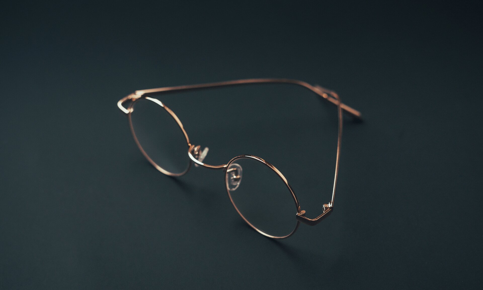 Ilustracja przedstawia okulary.