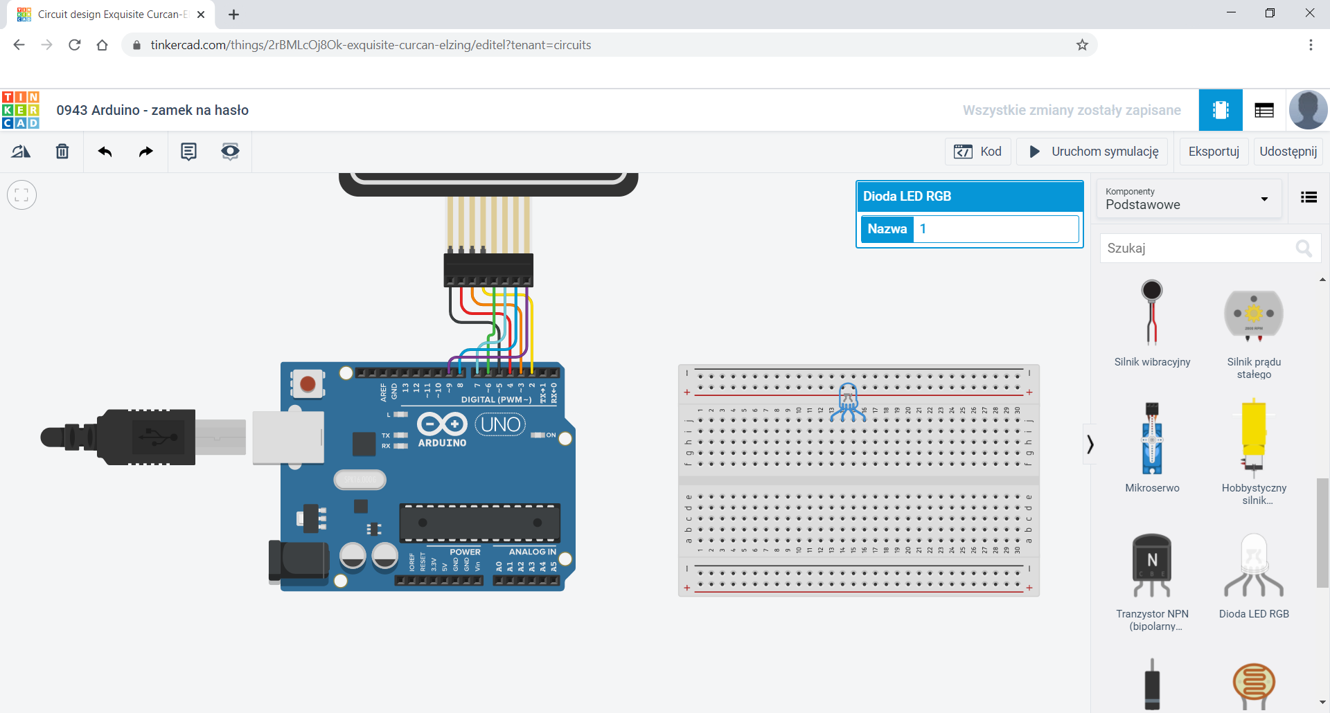Na zrzucie ekranu widoczne jest środowisko Tinkercad. W oknie głównym znajduje się moduł Arduino UNO połączony z klawiaturą membranową oraz płytka stykowa z diodą LED RGB. 
