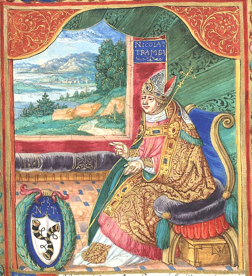 Obraz przedstawia portret starszego mężczyzny w szatach biskupa. Jego sutanna jest purpurowa. Na ramionach mężczyzny widoczna jest bogato haftowana, kolorowa peleryna. Na głowie biskupa widoczna jest tiara. W lewej ręce biskup trzyma długi krzyż. Biskup siedzi w fotelu, nieopodal niego, na ścianie wisi obraz z pejzażem.