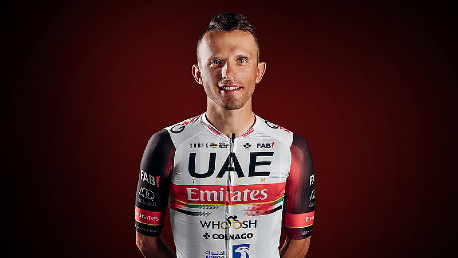 Zdjęcie przedstawia polskiego kolarza , Rafała Majkę. Zawodnik ma na sobie kolarski strój.