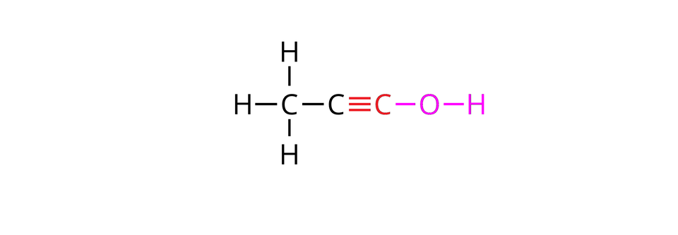 Ilustracja przedstawia wzór strukturalny pochodnej propynu nienależącej do alkoholi. Pochodna składa się z trzech atomów węgla, oznaczonych literą C, a pierwszy z nich tworzy w sumie cztery wiązania rozmieszczone na rysunku pod kątem dziewięćdziesięciu stopni: w górę w dół i na boki, z trzema atomami wodoru H i jedno wiązanie w bok po prawej z jednym atomem węgla. Ten atom z kolei tworzy jedno wiązanie potrójne w prawo z kolejnym atomem węgla zaznaczonym na czerwono, który ma wiązanie z jednym atomem tlenu, który łączy się z jednym atomem wodoru i oba są zaznaczone na różowo.