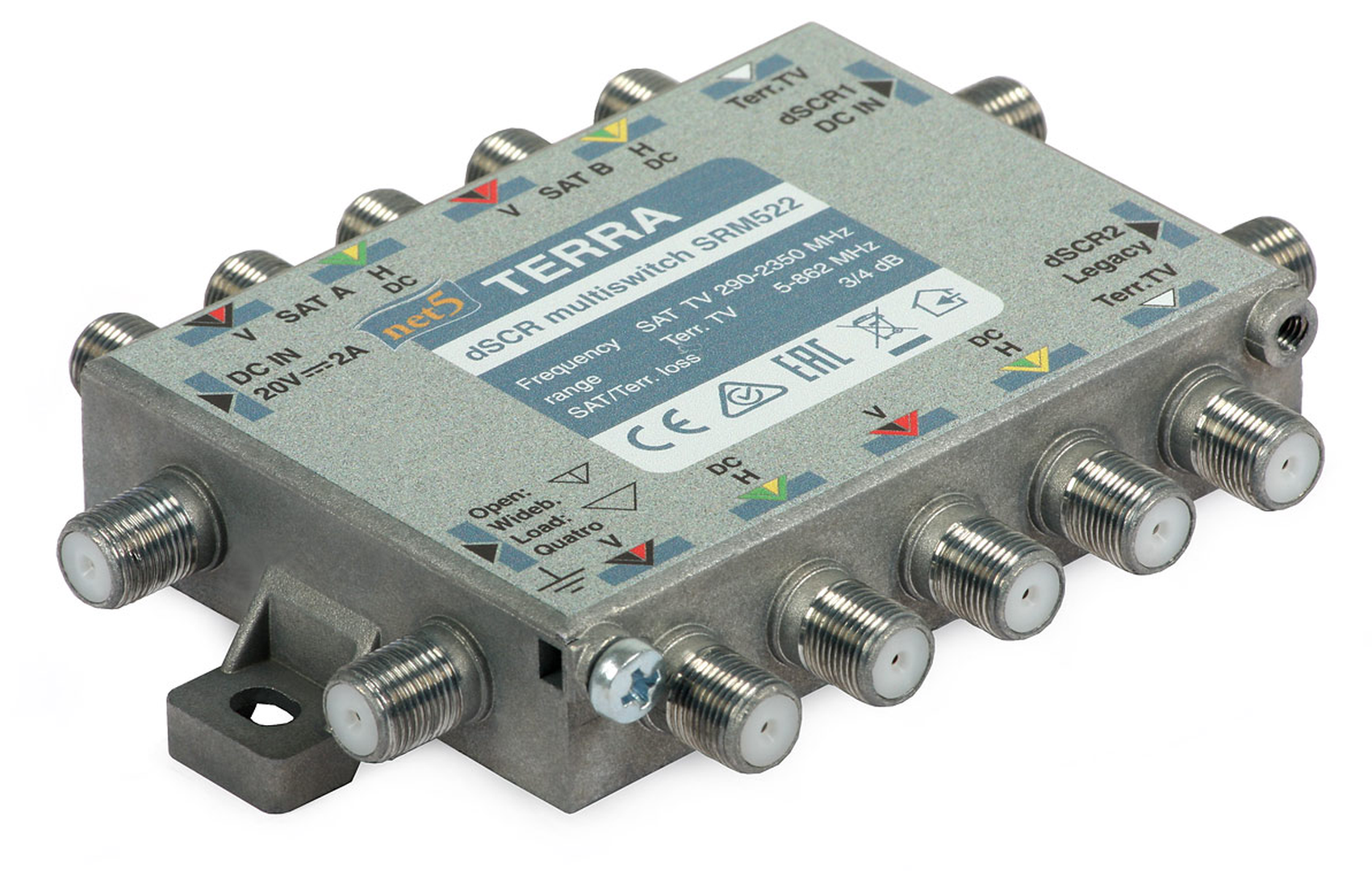 Grafika przedstawia multiswitch SRM522, który jest urządzeniem służącym do dystrybucji sygnału w systemach telewizji satelitarnej. Multiswitch znajduje się w płaskim metalowym korpusie, w kształcie prostopadłościanu. Na dłuższych bokach po obu stronach widocznych jest po pięć złącz. Na krótszych bokach po obu stronach znajdują się po dwa wejścia. Pozwala to na podłączanie wielu odbiorników. Na wierzchu urządzenia znajdują się informacje o producencie oraz symbole techniczne każdego złącza. 
