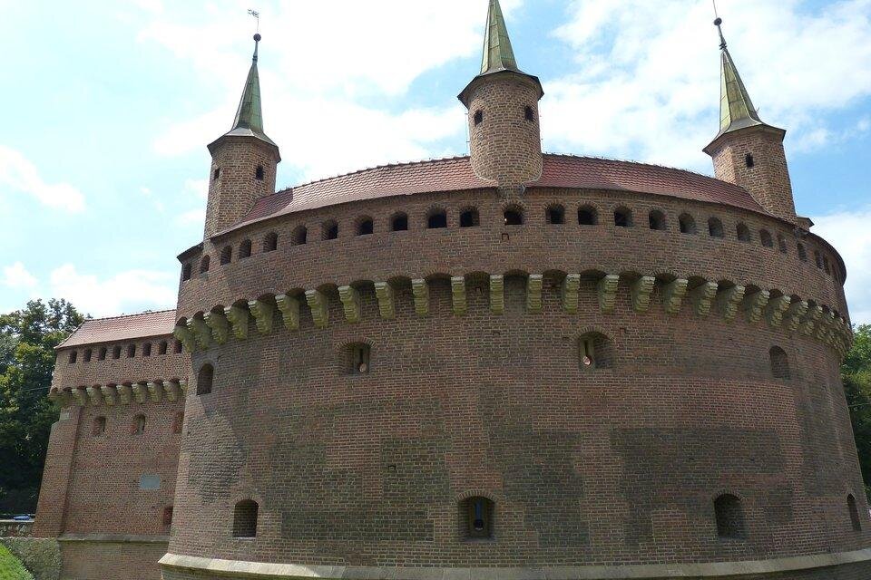 W narażeniu na kwaśne opady pozostają także średniowieczne zabytki Krakowa