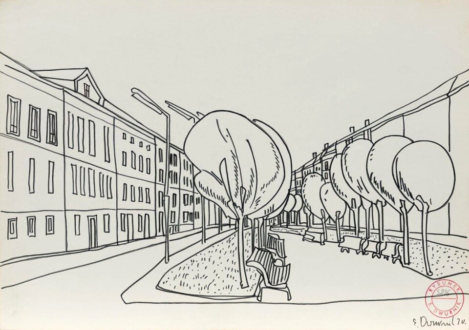 Ilustracja przedstawia pracę Edwarda Dwurnika pod tytułem „Planty” z serii „Kraków”. Rysunek prezentuje widok na planty – miejskie tereny zielone. W centrum rysunku znajdują się dwie alejki drzew, pomiędzy którymi ustawione zostały ławki. Z lewej i prawej strony rysunku widoczne są kamienice oraz ulice. 