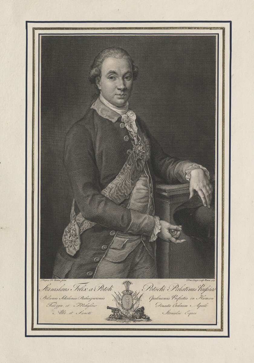 Czarno‑biały rysunek przedstawia młodego mężczyznę . Ubrany jest w frak, koszulę z przylegającym do szyi kołnierzem, kamizelkę oraz spodnie. Przez ramię przewieszoną ma szarfę. Ma spięte z tyłu włosy, a nad uszami ma loki. Lewy łokieć opiera o postument, a w obu dłoniach trzyma kapelusz. Pod rysunkiem pośrodku herb, po jego lewej i prawej stronie napisy.