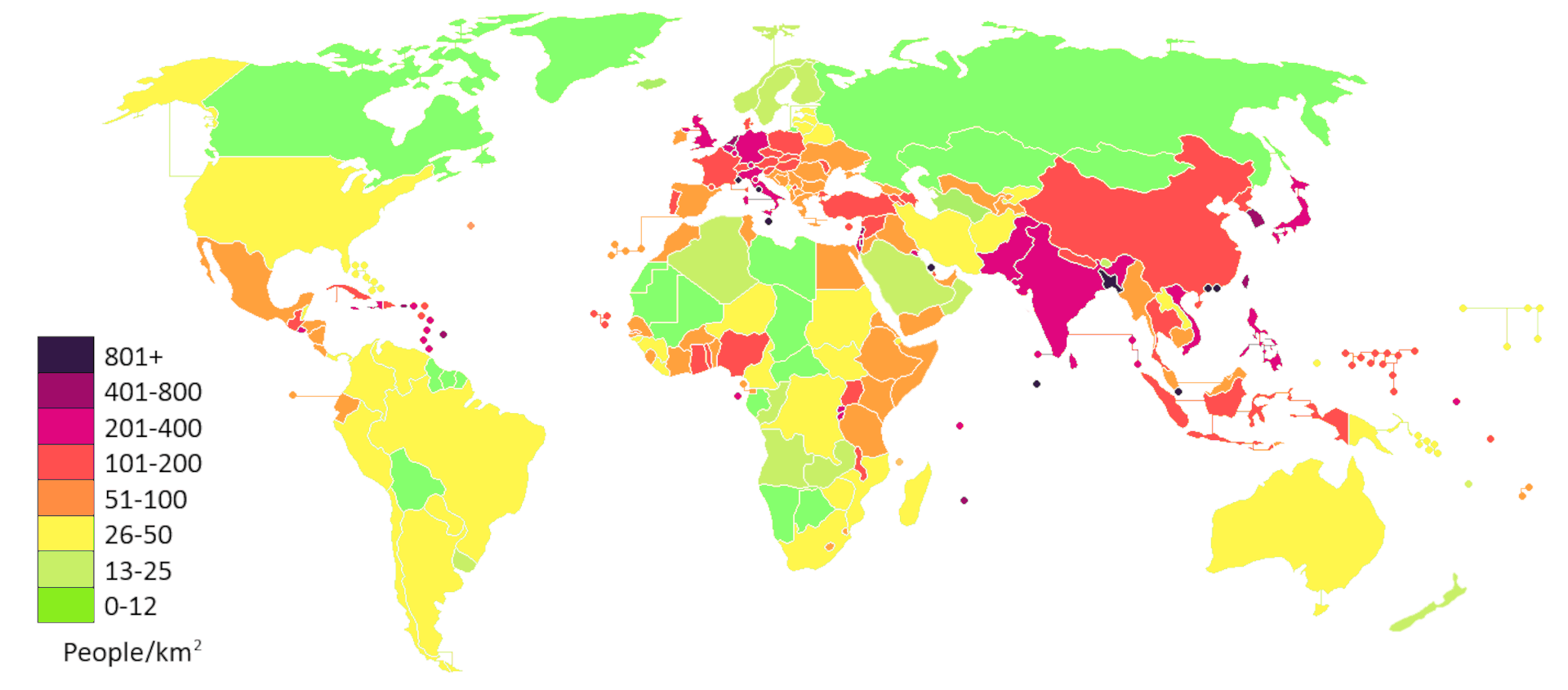 Mapa gęstości zaludnienia na świecie według danych dotyczących średniej gęstości zaludnienia państw. Barwna legenda opisuje liczbę mieszkańców na kilometr kwadratowy. Przykładowo dla Polski jest to od około stu do stu pięćdziesięciu osób, dla Stanów Zjednoczonych od dwudziestu pięciu do pięćdziesięciu osób, a dla Indii od trzystu do tysiąca osób na kilometr kwadratowy.