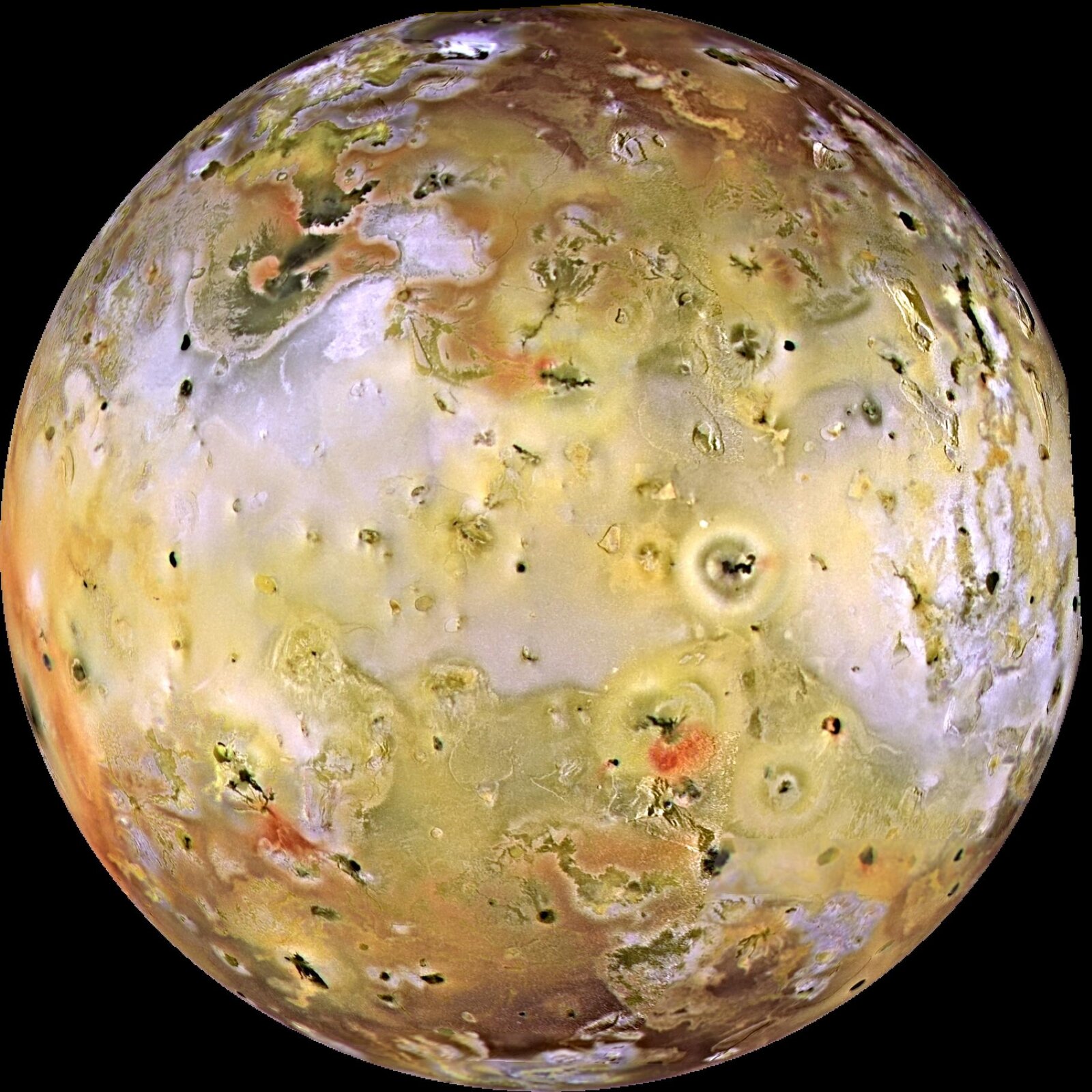 Rys. 4. Ilustracja przedstawia zdjęcie jednego z księżyców Jowisza, Io. Na tle czarnej przestrzeni kosmicznej widoczna jest okrągła żółta planeta z ciemniejszymi plamami na powierzchni. Ciemne plany to góry oraz kratery znajdujące się na powierzchni księżyca.