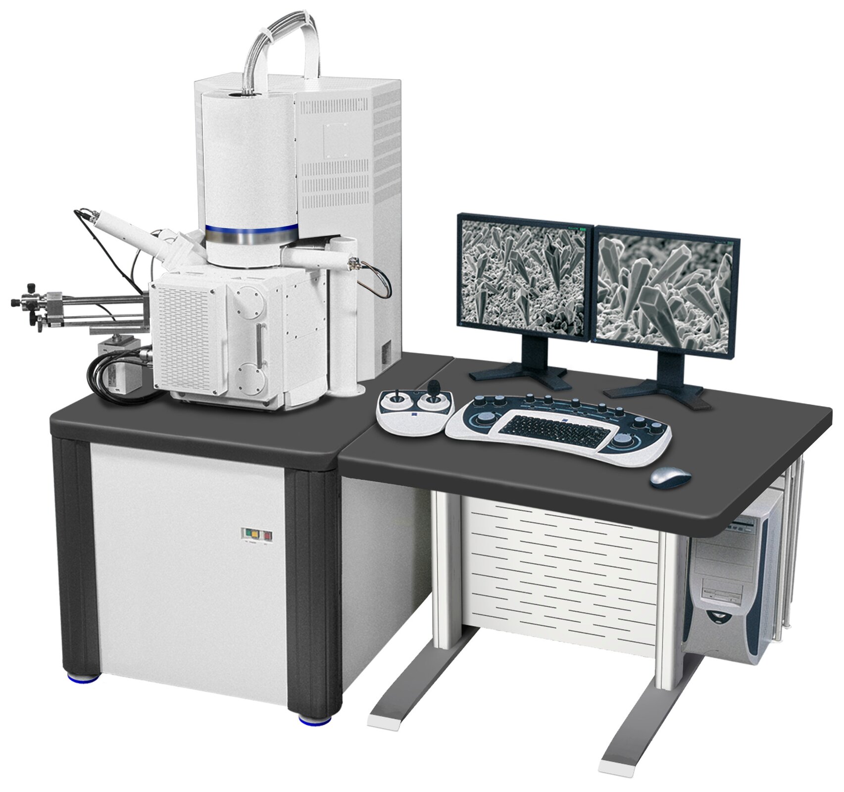 Zdjęcie przedstawia skaningowy mikroskop elektronowy. Jest to duże urządzenie, z licznymi pokrętłami. Znajduje się on na biurku, obok komputera.