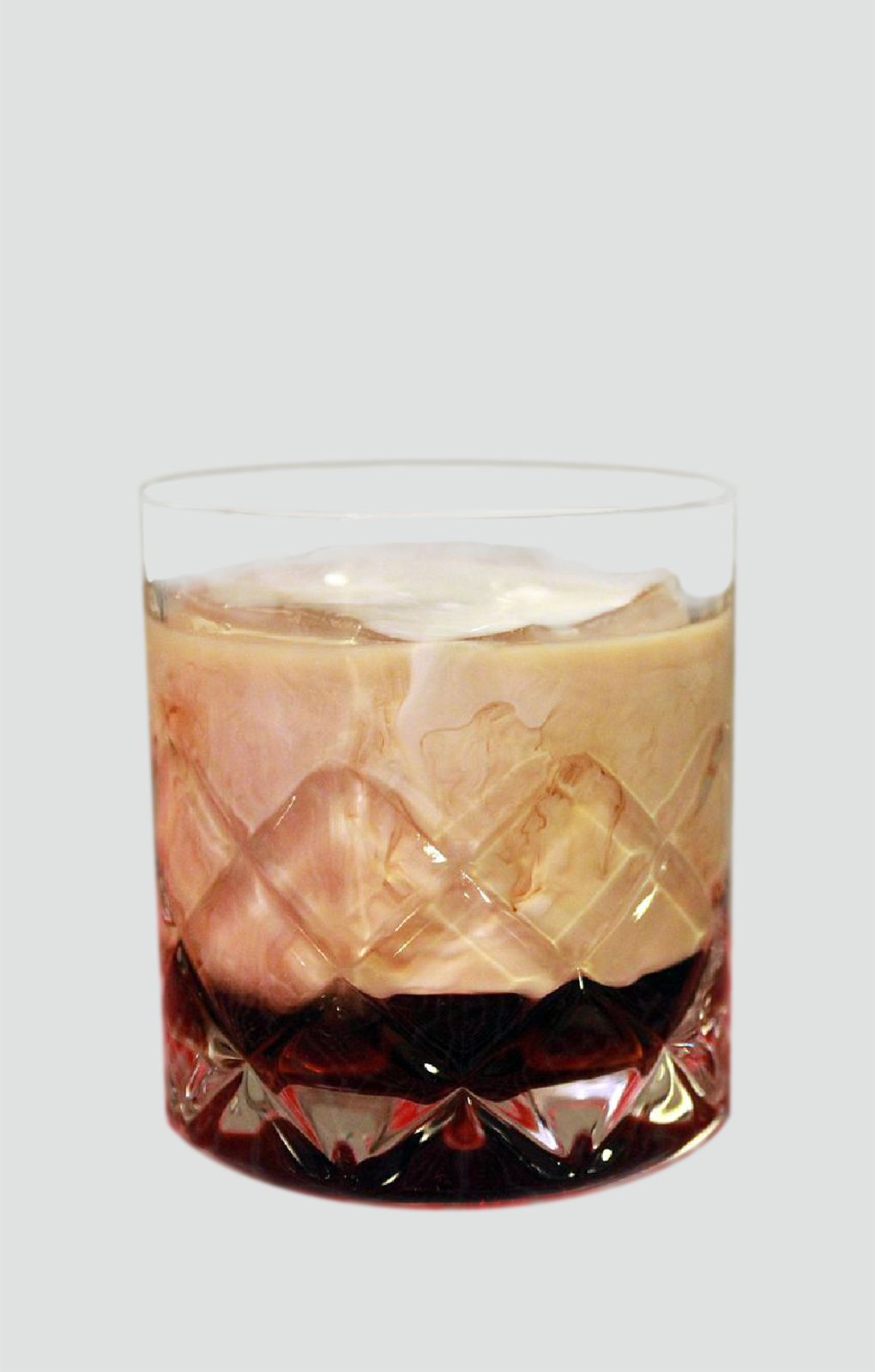 Zdjęcie przedstawia drink White Russian. Pod punktami interaktywnymi znajdują się nagrania audio prezentujące opis każdego drinka.