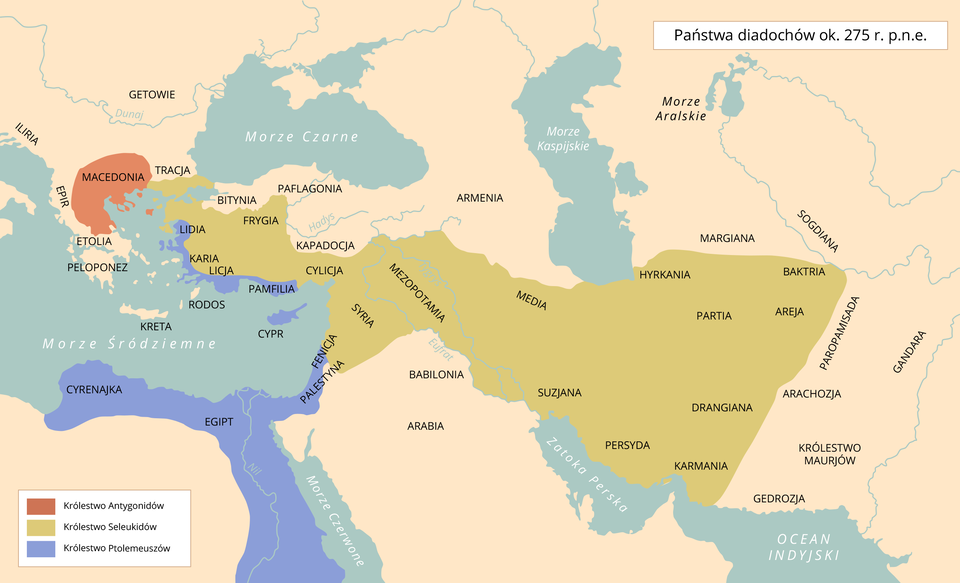 Mapa przedstawia tereny Imperium Aleksandra Wielkiego podzielone na Królestwo Antygonidów, które leżało na obszarze Macedonii. Królestwo Ptolemeuszów, do którego należały krainy: Tracja, Bitynia, Frygia, Karia, Licja, Cylicja, Syria, Mezopotamia, Media, Suzjana, Persyda, Karmania, Dragiana, Partia, Areja, Baktria, Hyrkania. Królestwo Seleukidów z krainami Cyrenajaka, Egipt, Palestyna, Fenicja, Pamfilia, Cypr. 