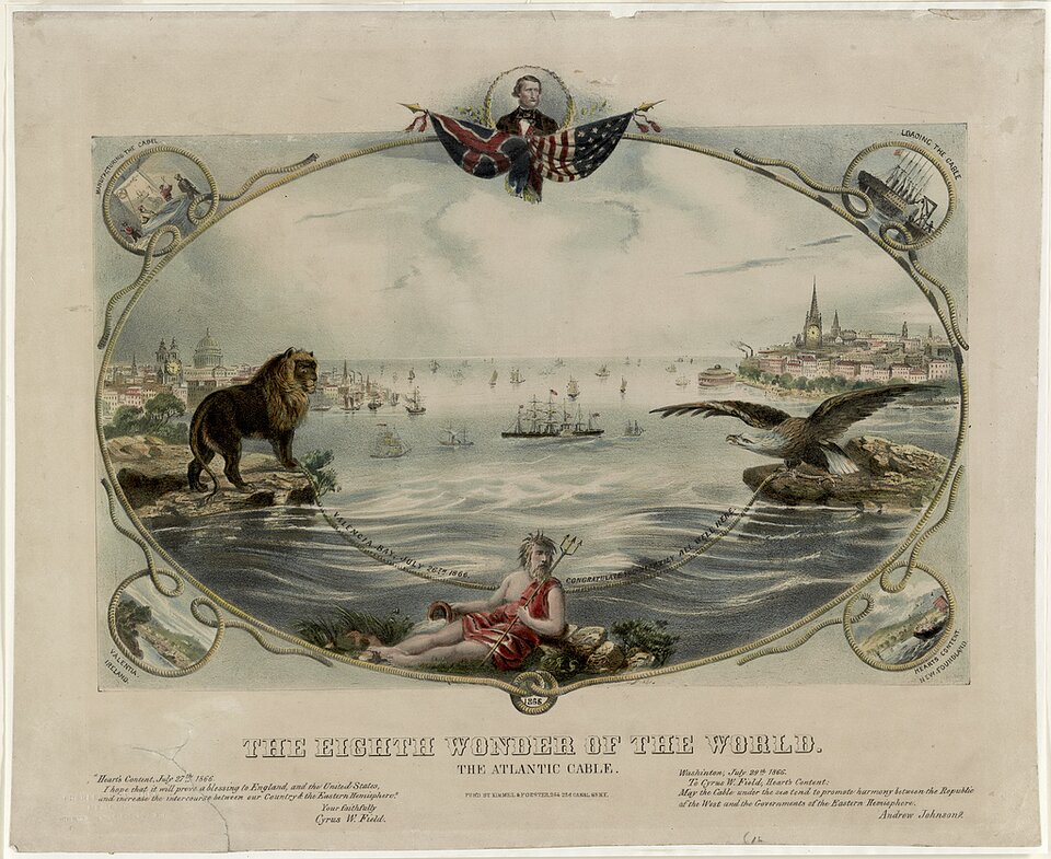 Ilustracja przedstawia zatokę po której pływają statki. Po obu stronach na brzegach stoją lew i orzeł. Między nimi rozwieszony jest sznur. Po środku sznura na wodzie siedzi półnagi mężczyzna z trójzębem w ręku i rozgląda się. Całość otoczona jest owalną ramką, gdzie po rogach widać cztery różne rysunki przedstawiające statek ludzi i dwa lądy. Na górze ramki widać portret mężczyzny i dwie flagi zwisające pod nim: Wielkiej Brytanii i Stanów Zjednoczonych.